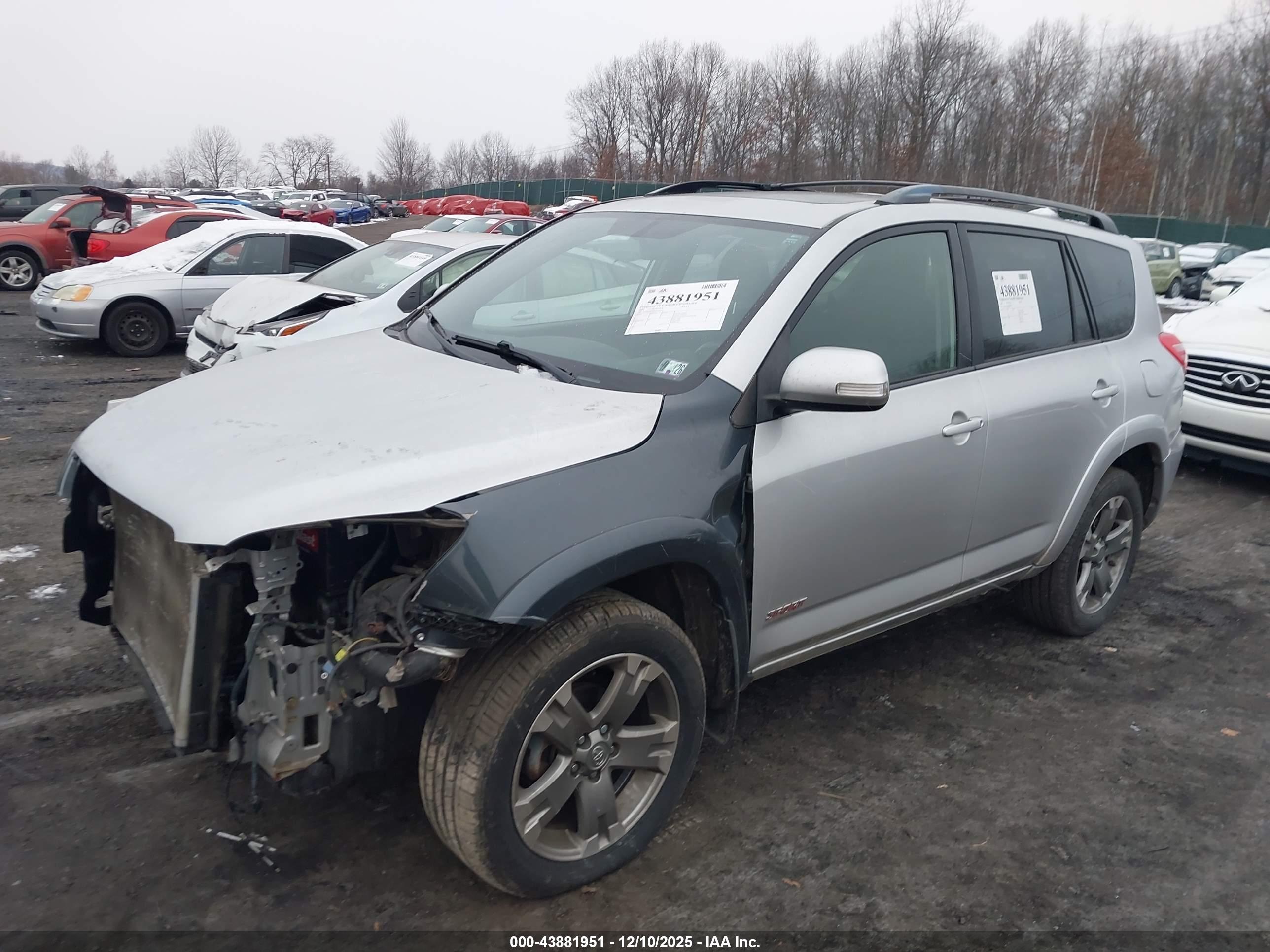 TOYOTA RAV4 image 2