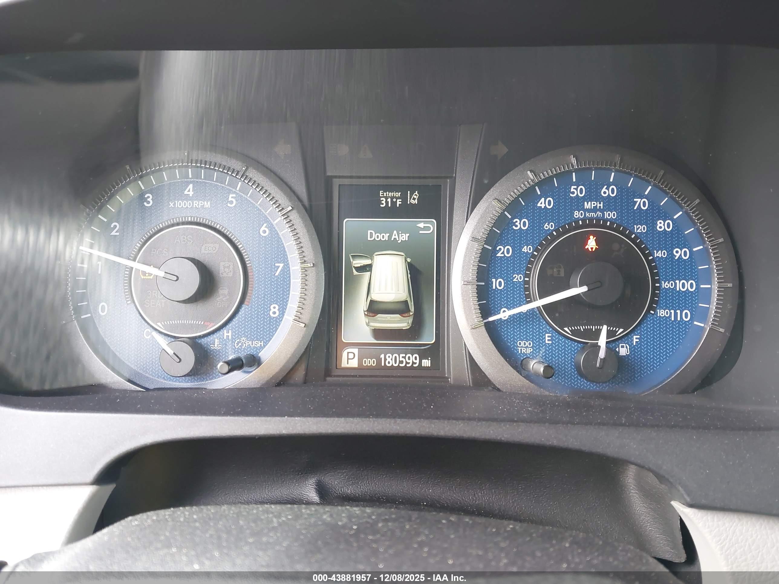 TOYOTA SIENNA image 7