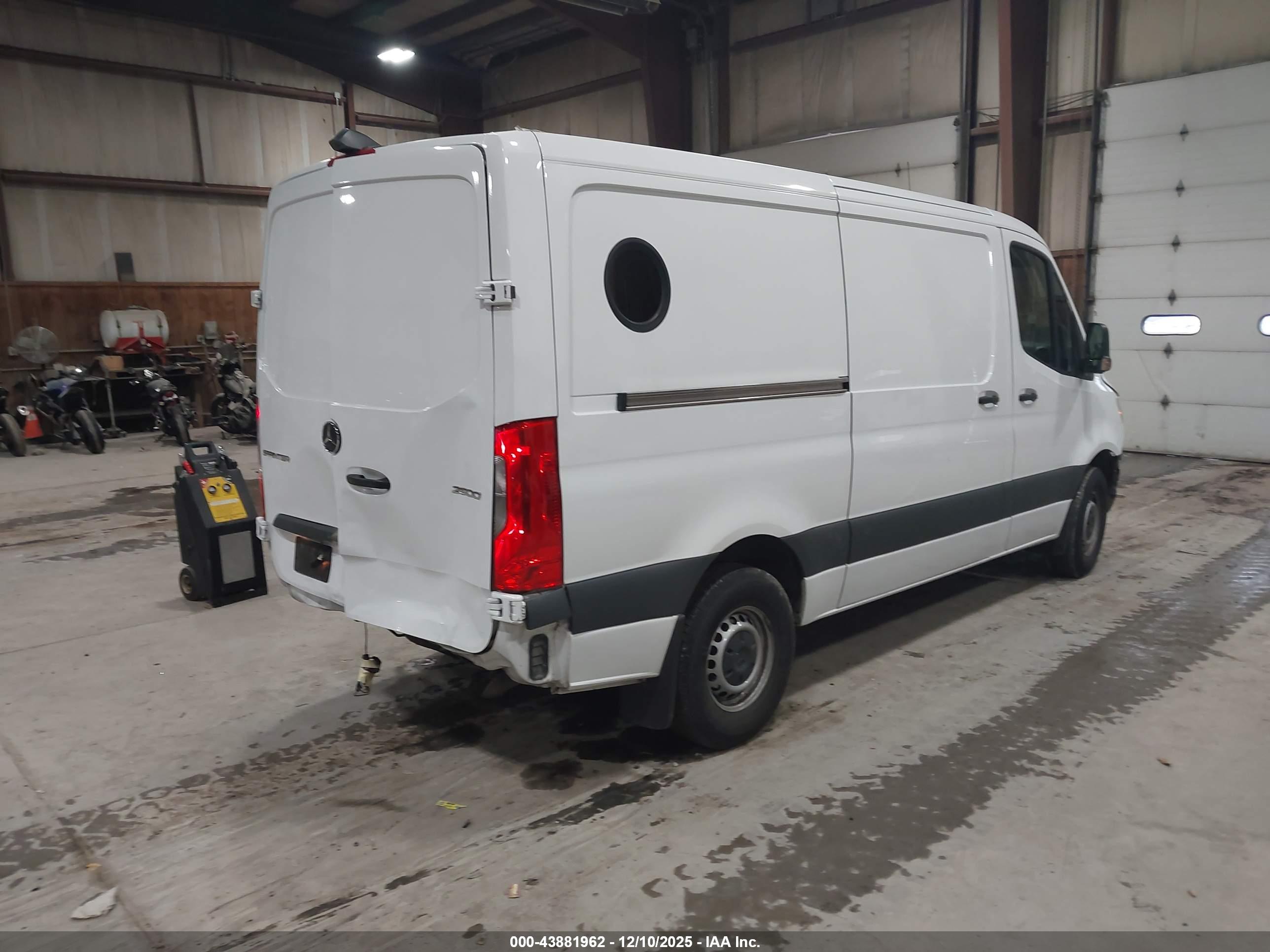 MERCEDES-BENZ SPRINTER image 4