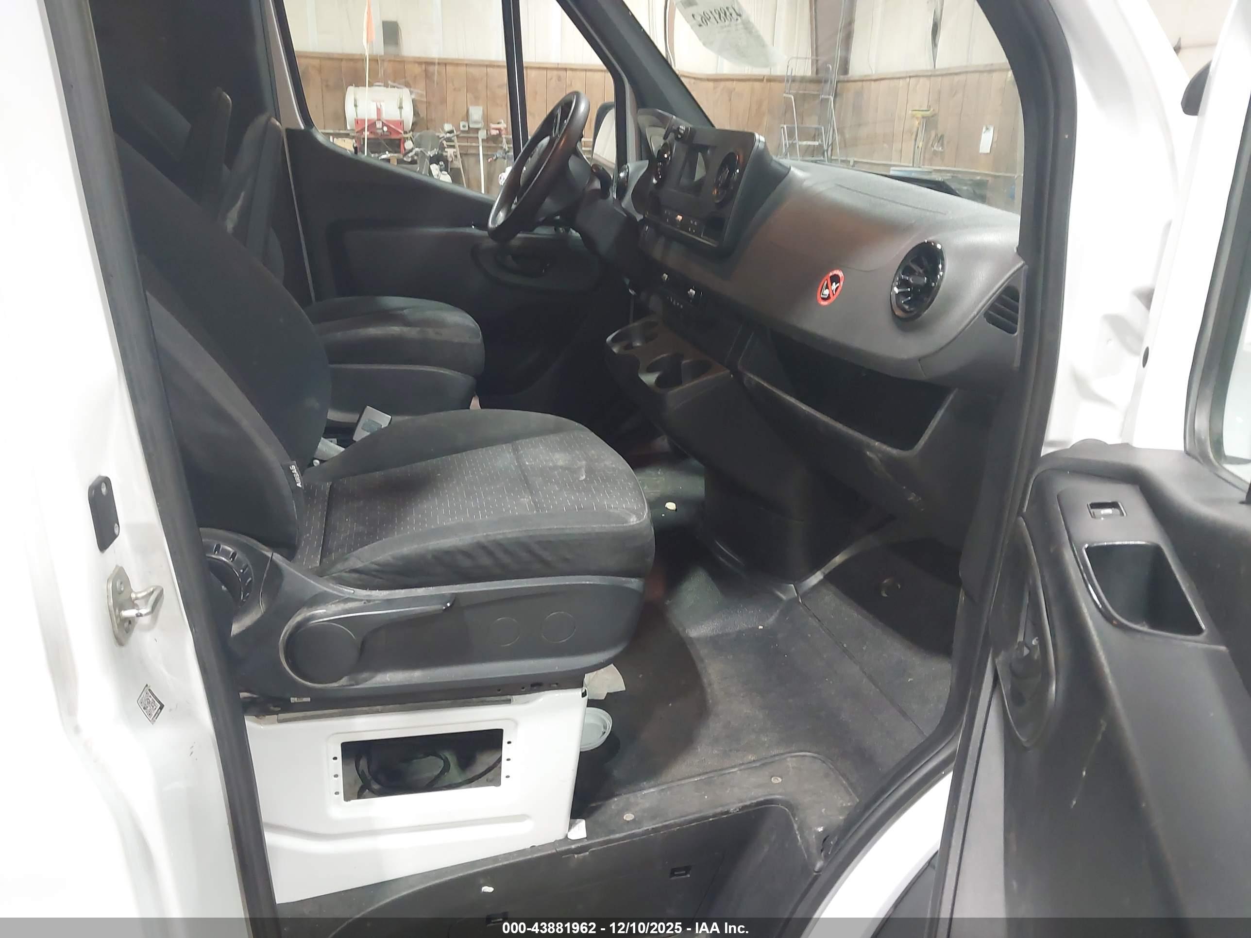 MERCEDES-BENZ SPRINTER image 5