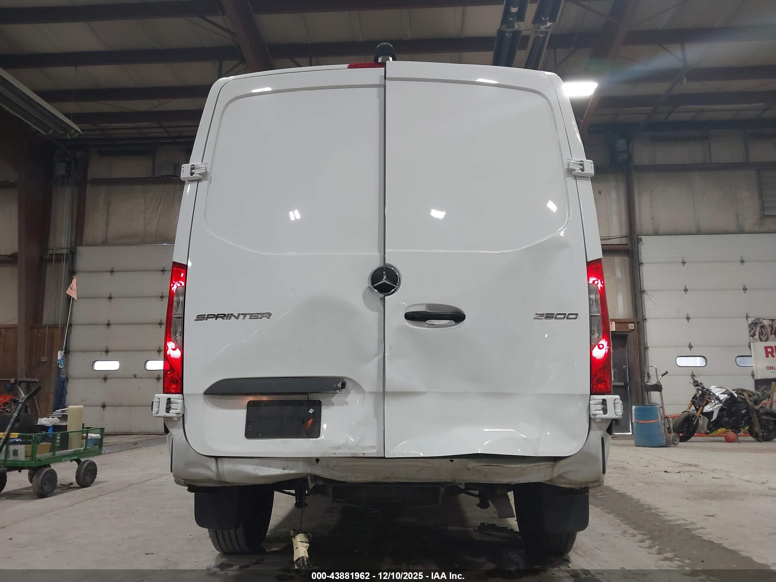 MERCEDES-BENZ SPRINTER image 6