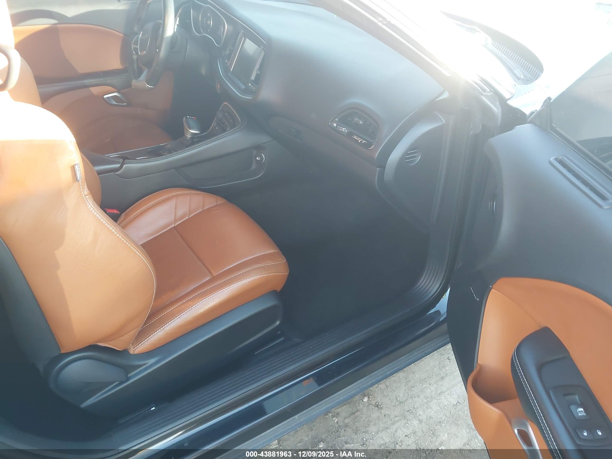 DODGE CHALLENGER image 5
