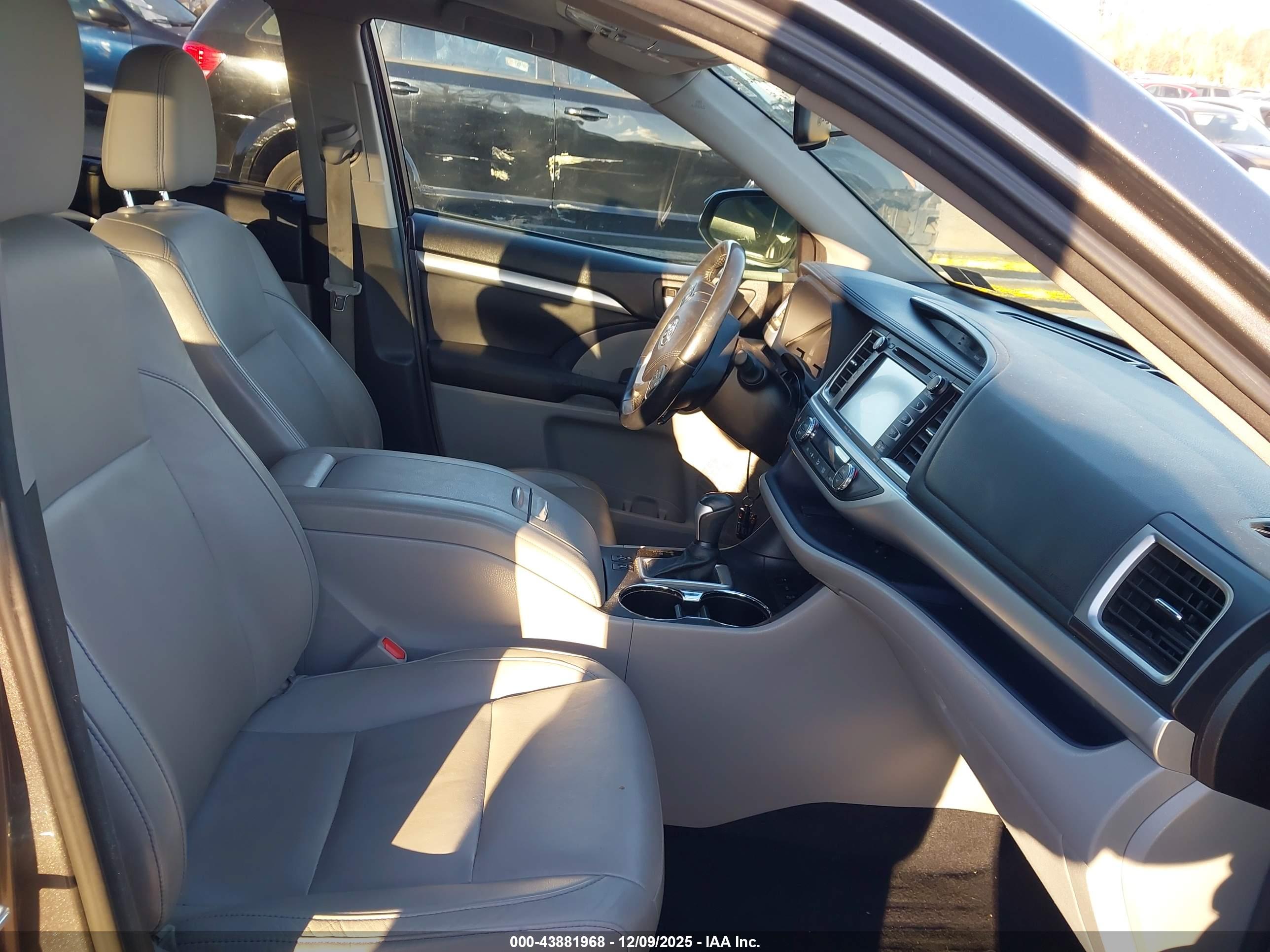 TOYOTA HIGHLANDER image 5