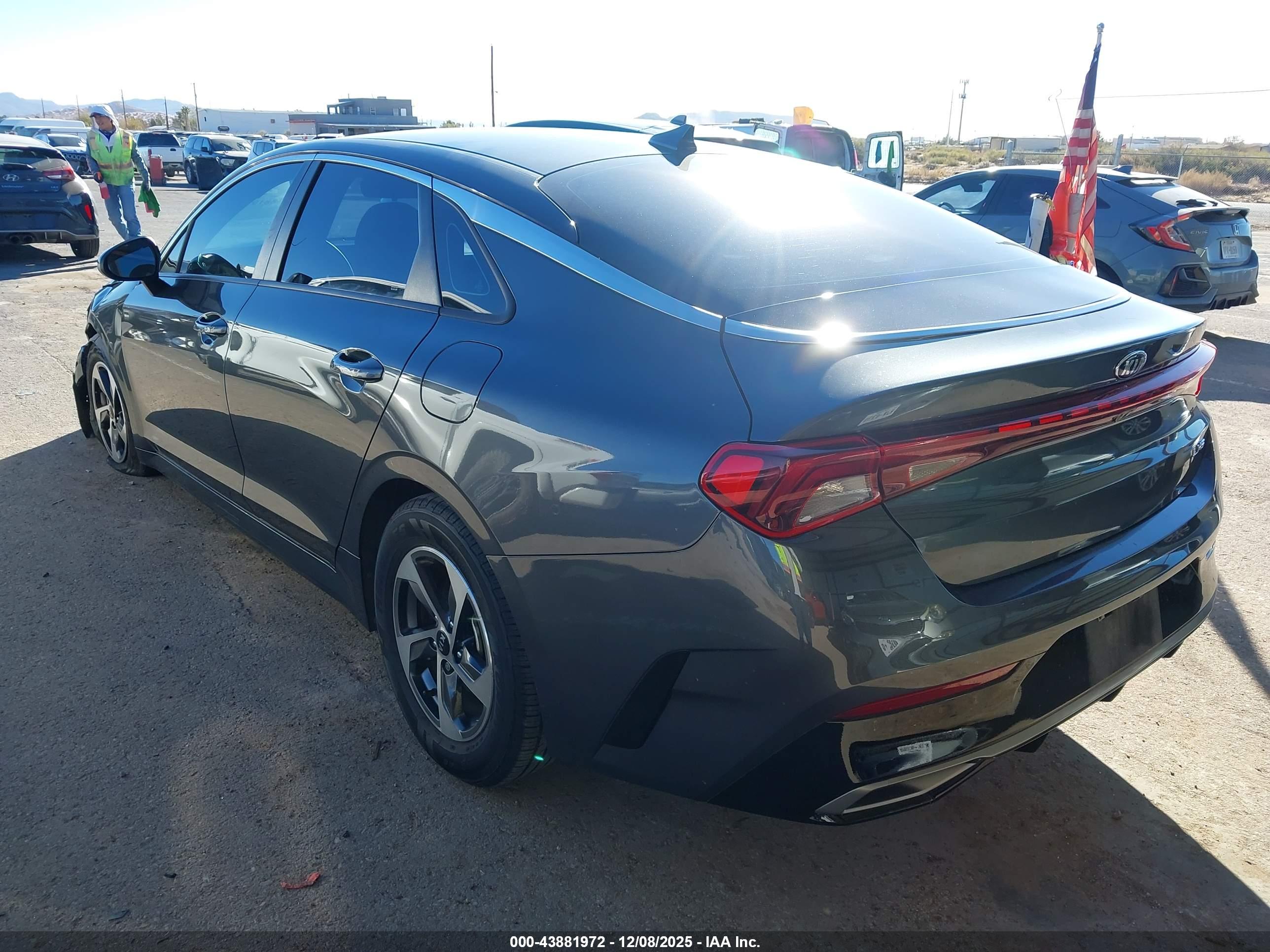 KIA K5 image 3