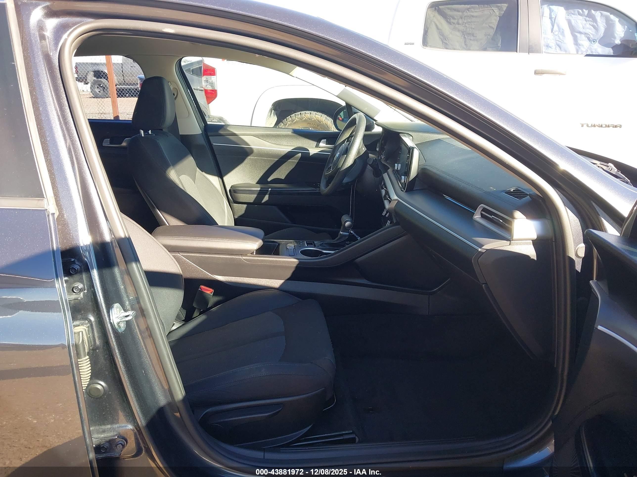 KIA K5 image 5
