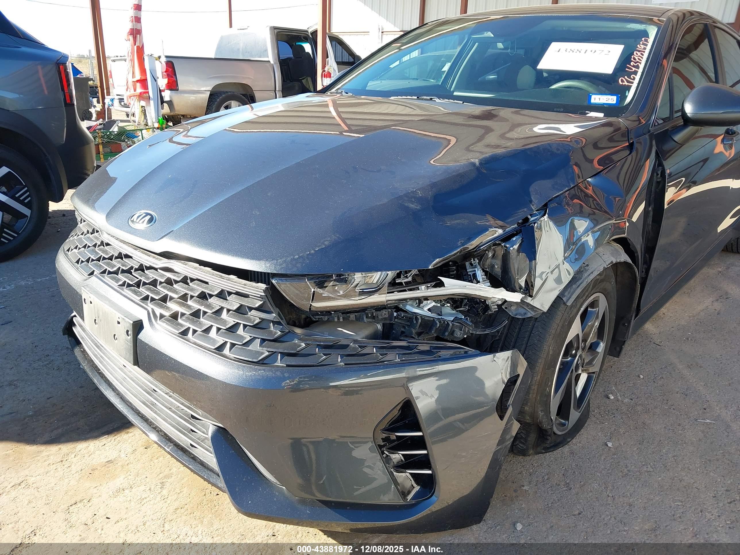 KIA K5 image 6