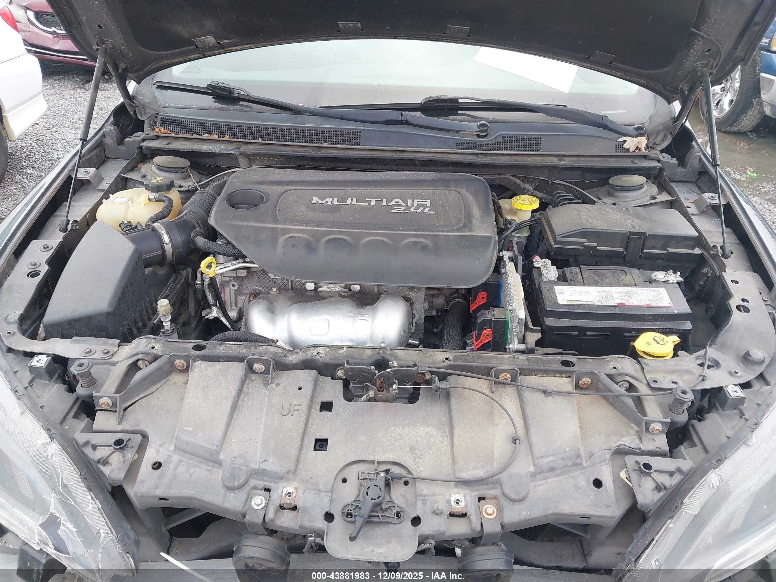CHRYSLER 200 image 10