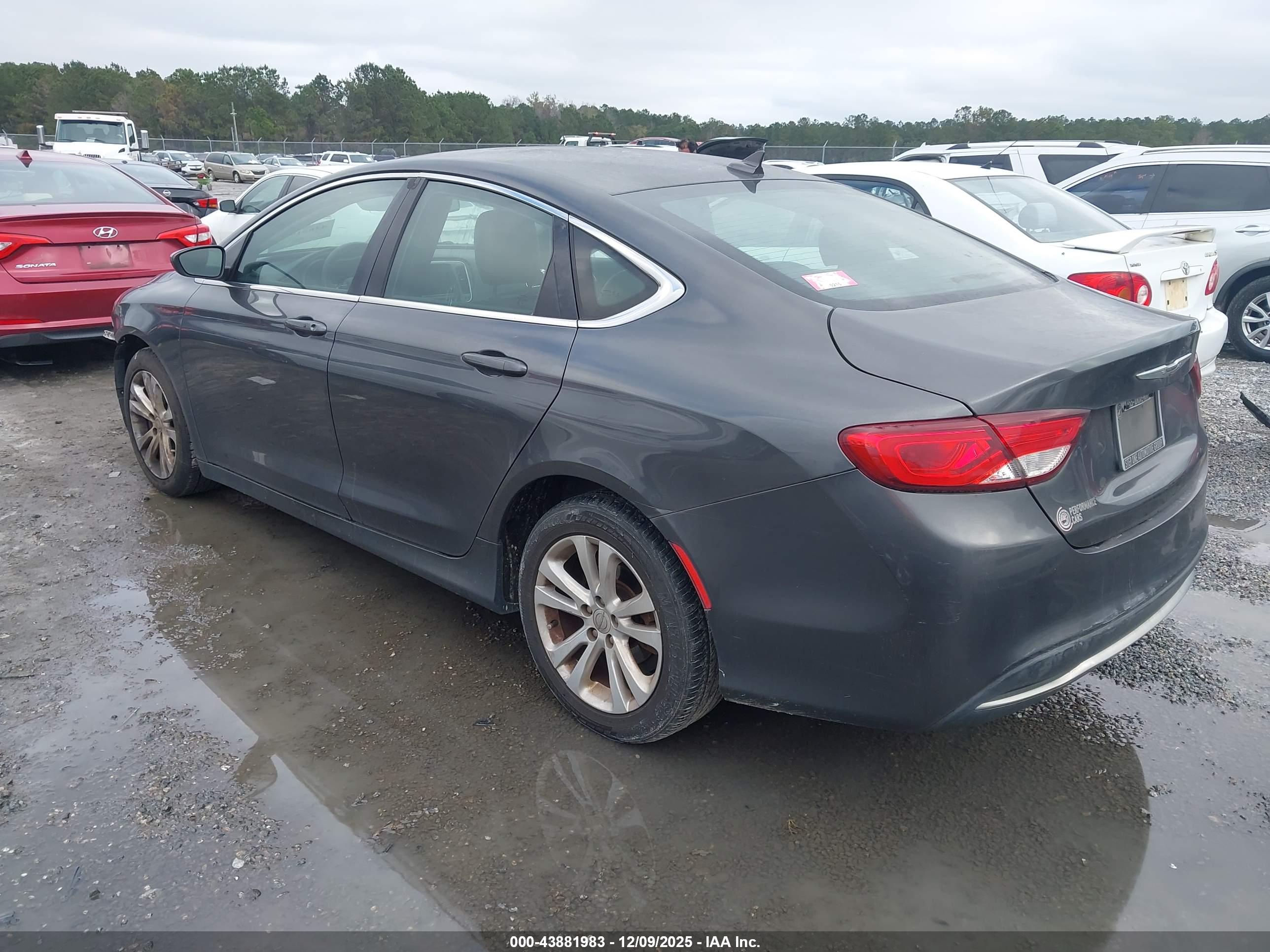 CHRYSLER 200 image 3