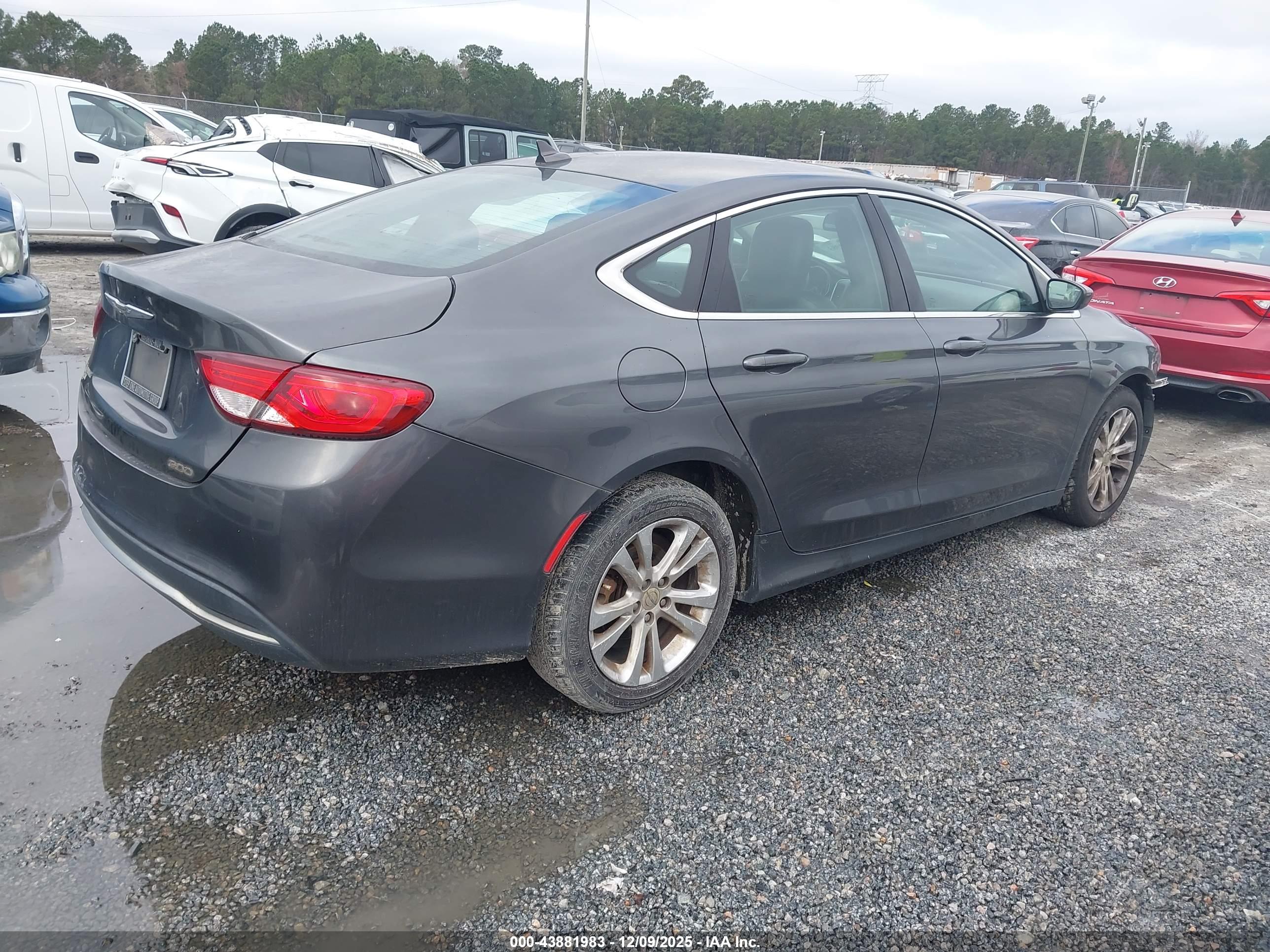 CHRYSLER 200 image 4