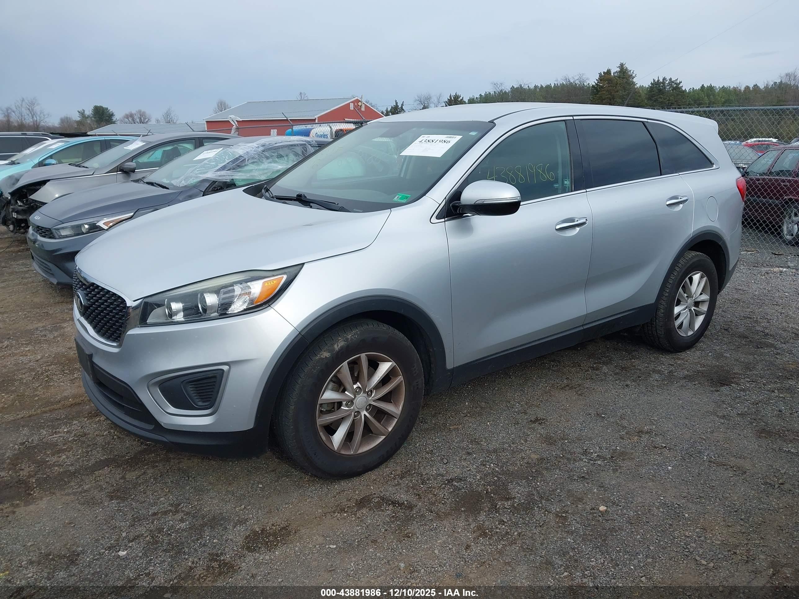 KIA SORENTO image 2