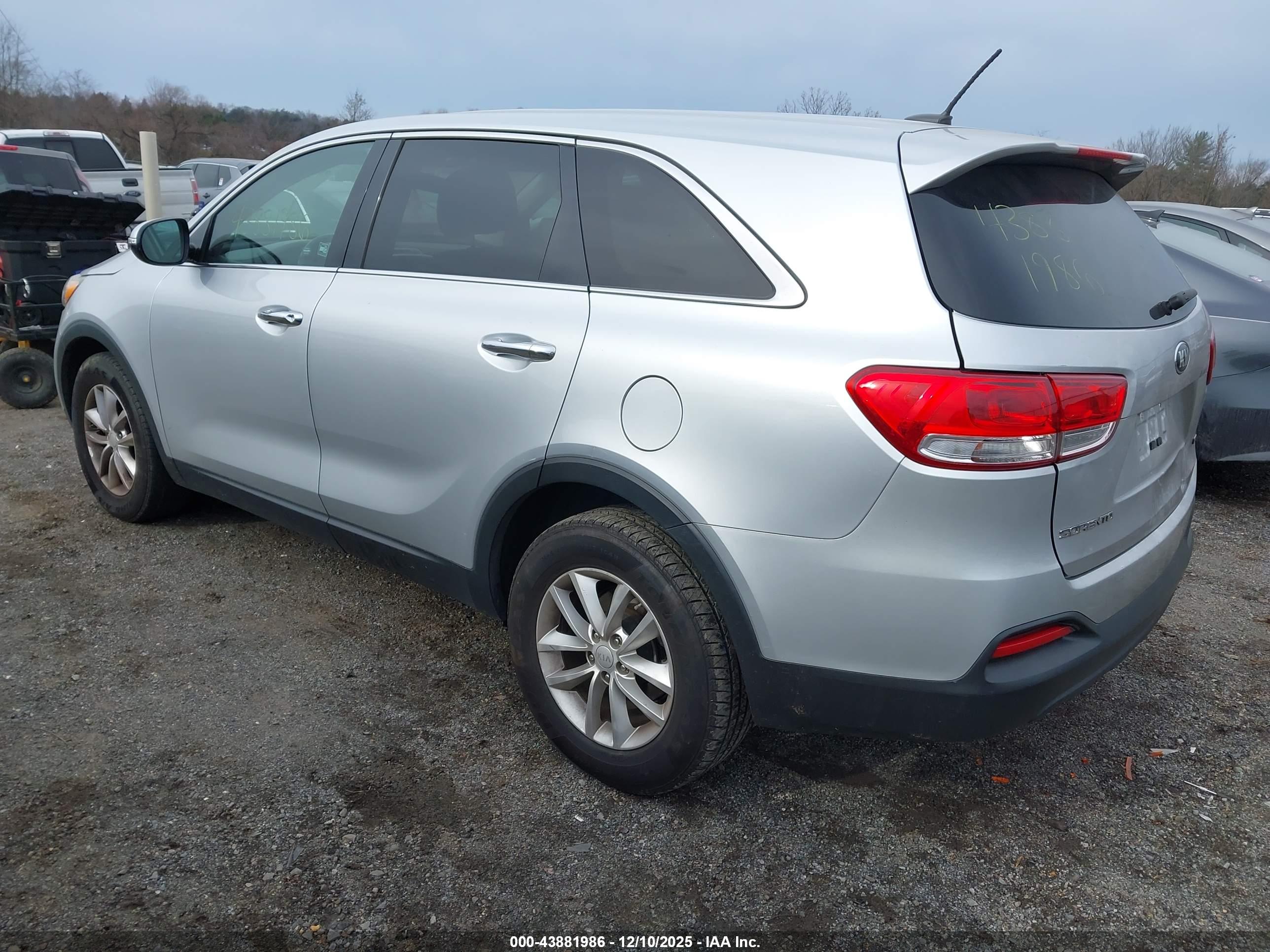 KIA SORENTO image 3