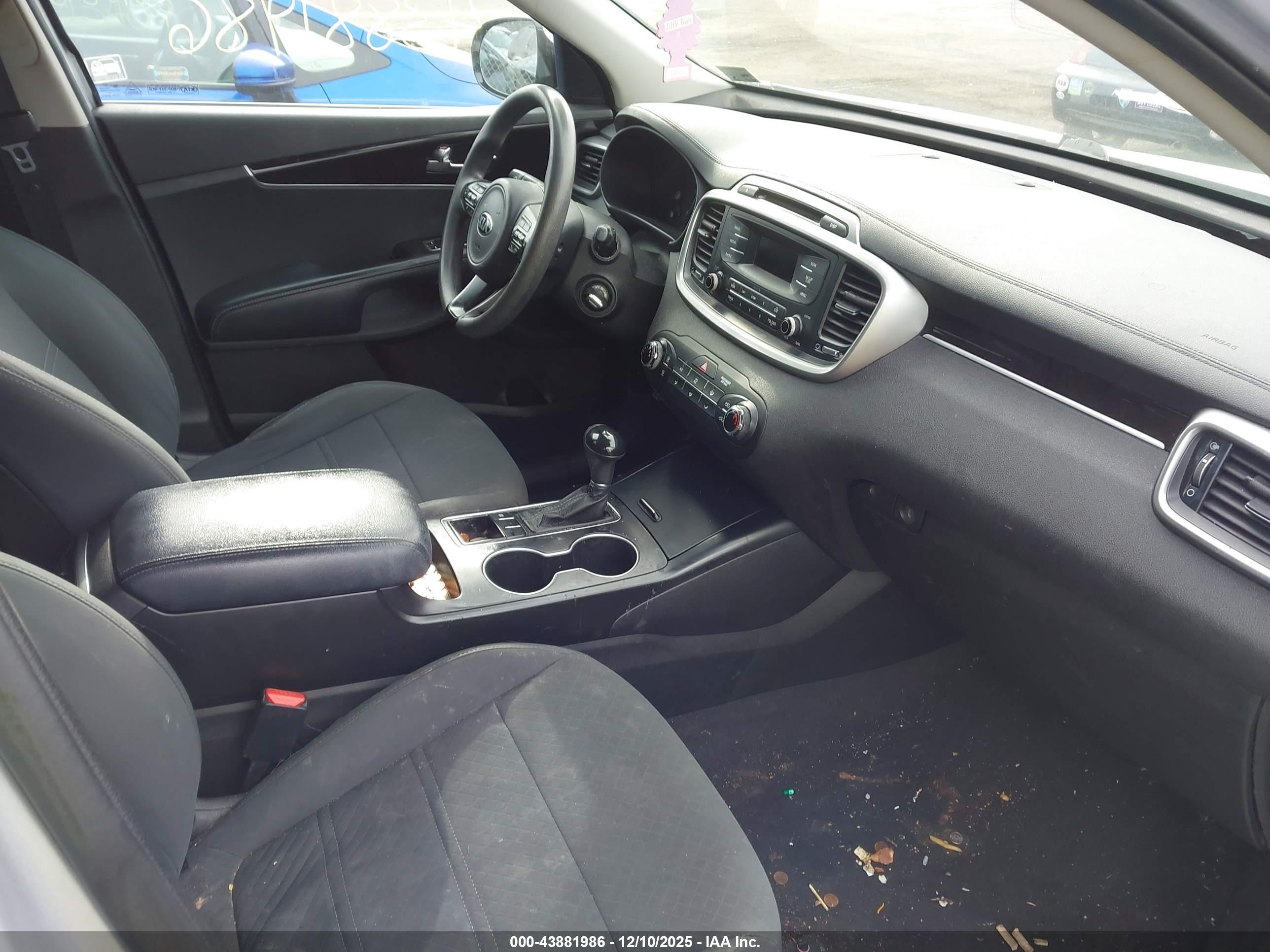 KIA SORENTO image 5
