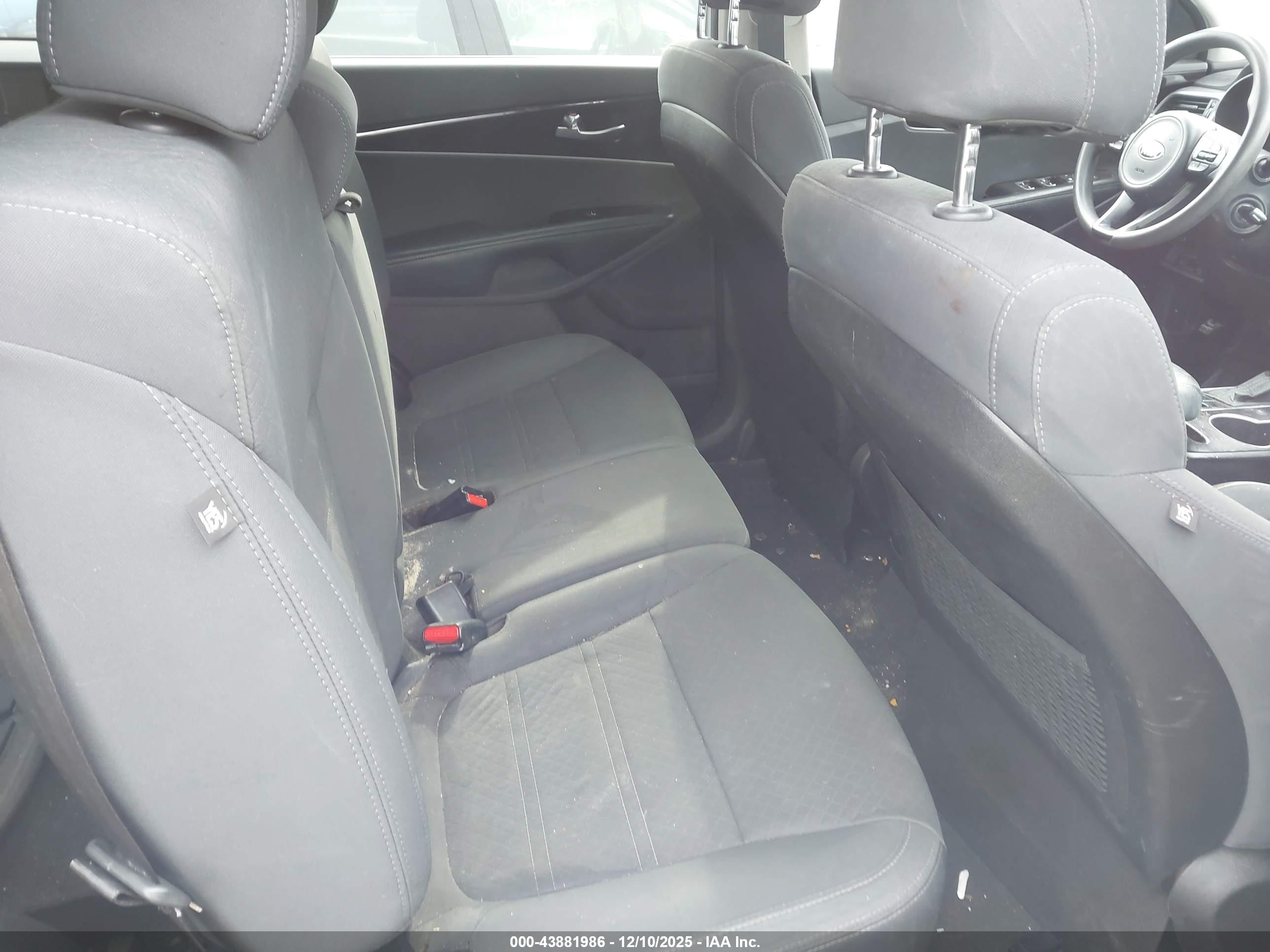 KIA SORENTO image 8