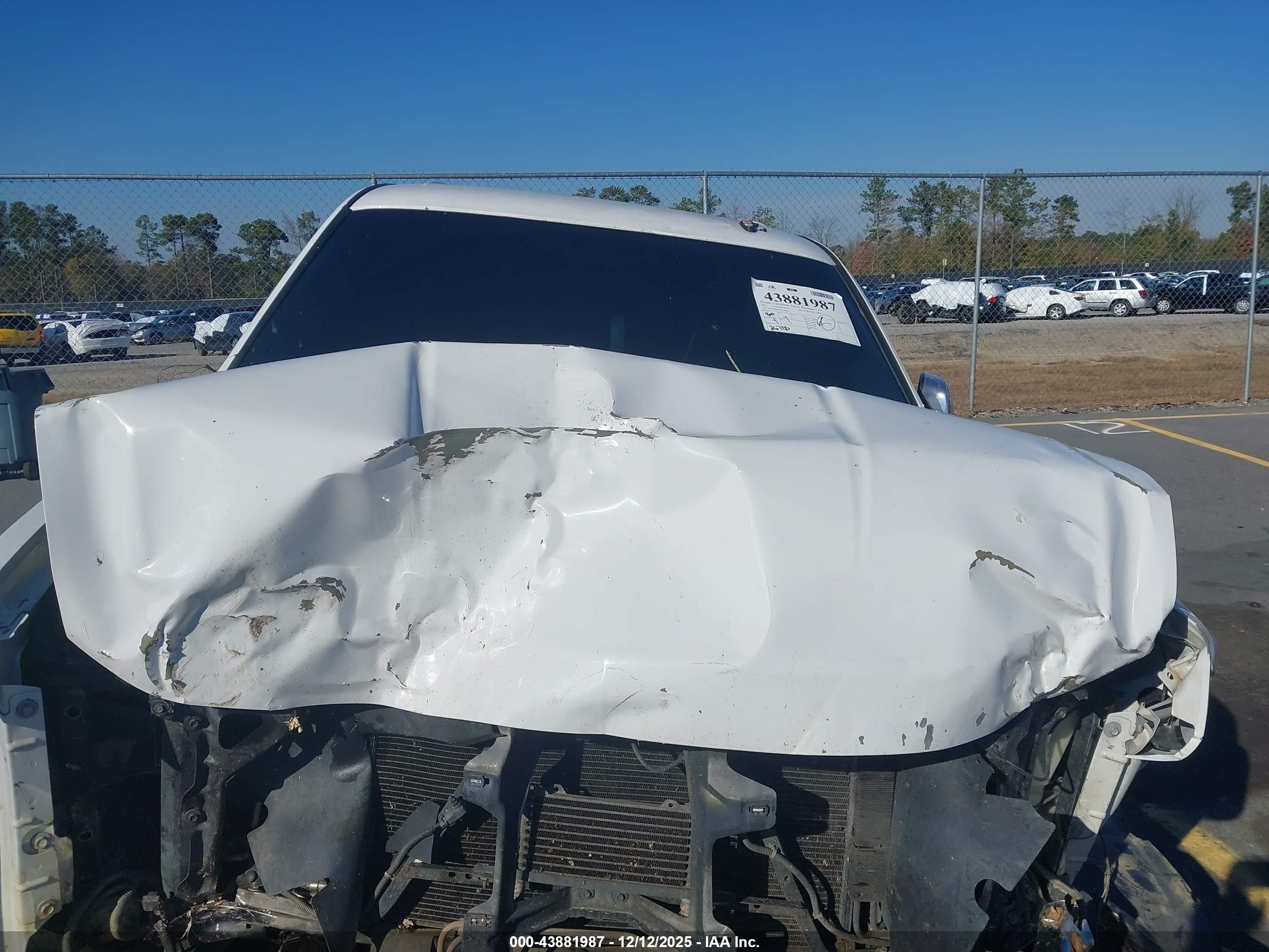 CHEVROLET SILVERADO image 10