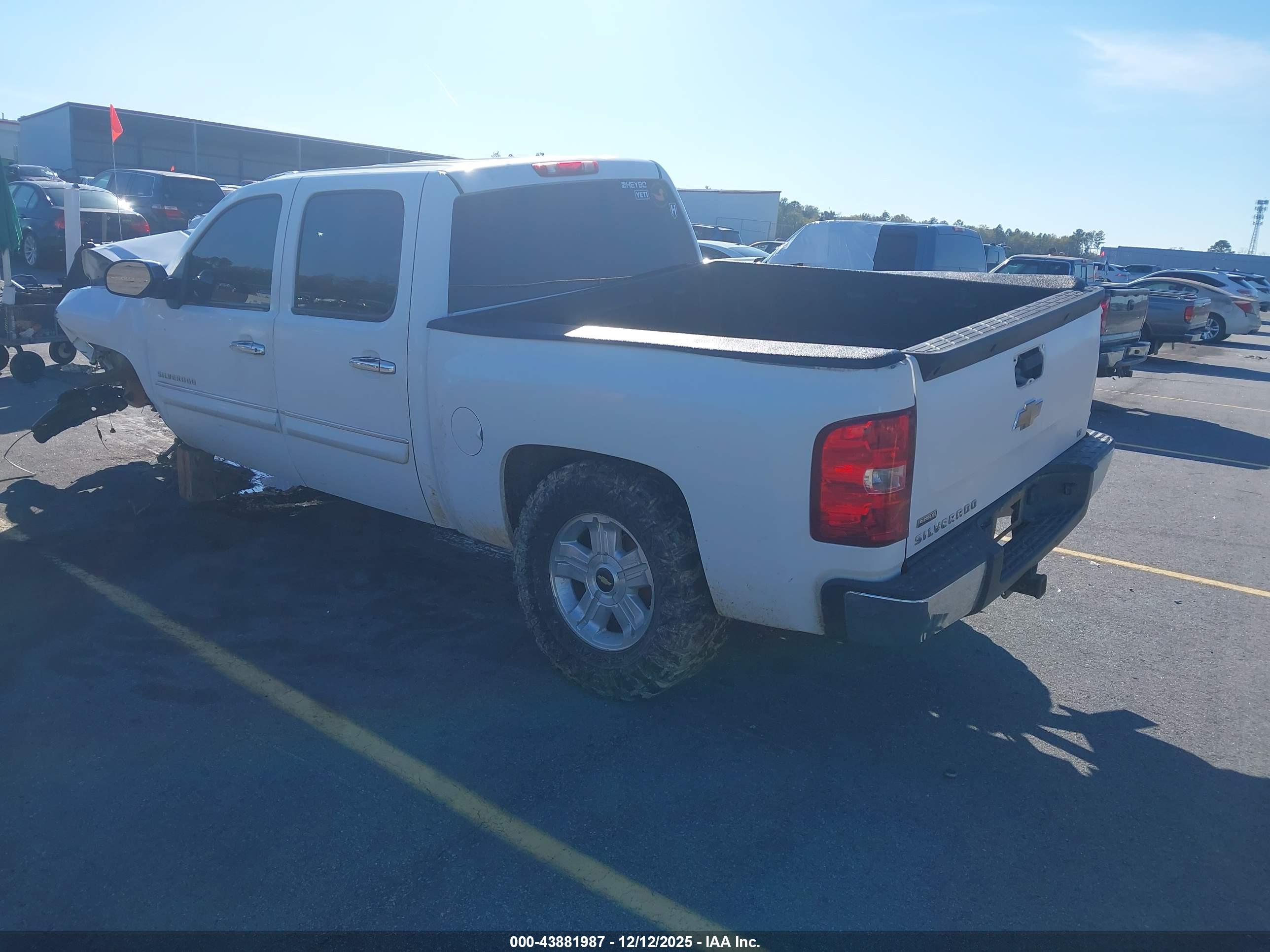 CHEVROLET SILVERADO image 3