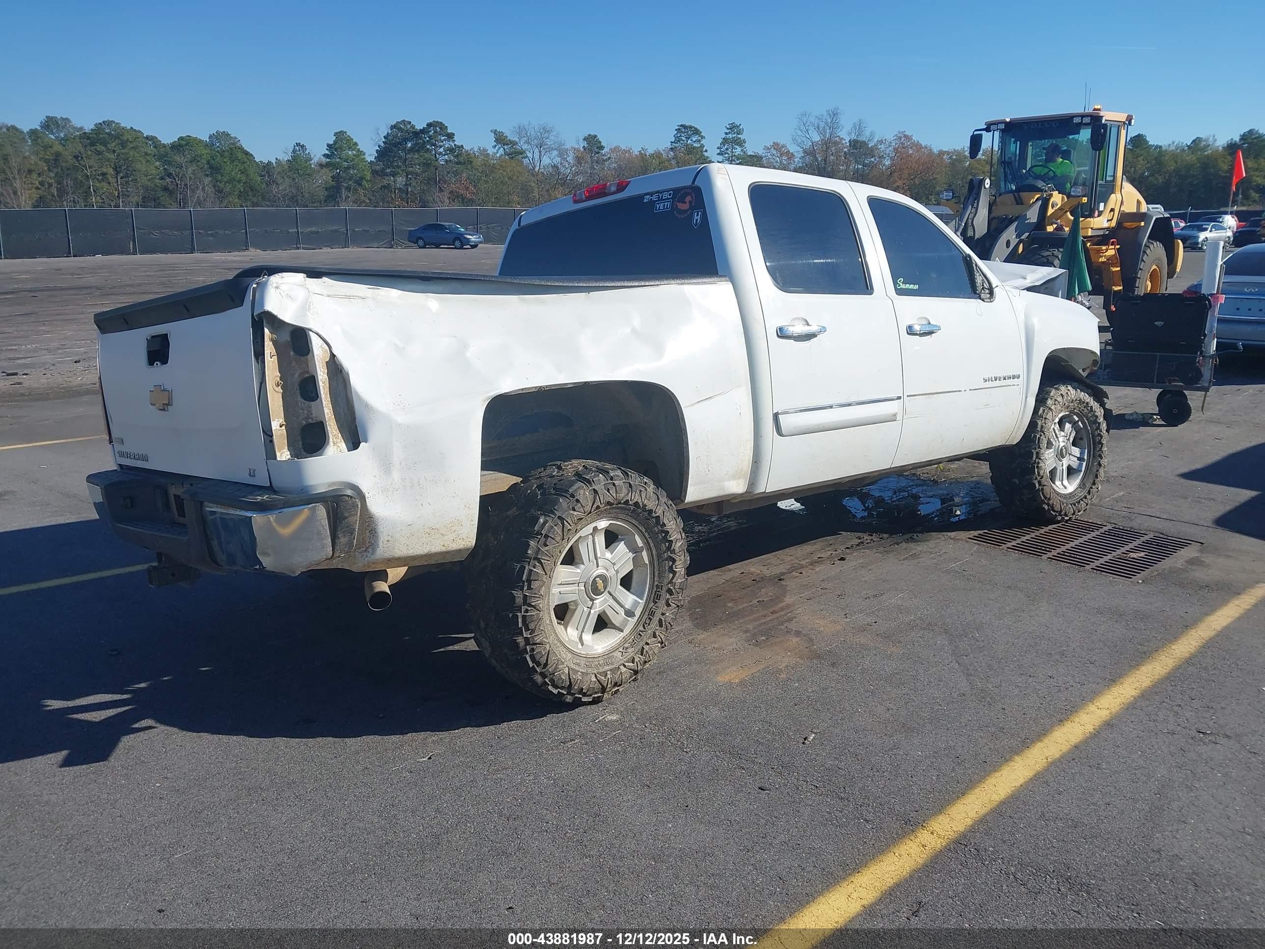 CHEVROLET SILVERADO image 4