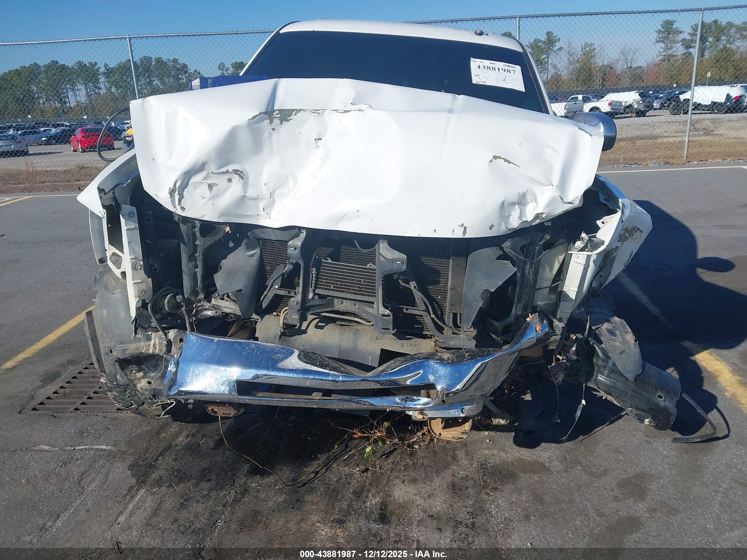 CHEVROLET SILVERADO image 6