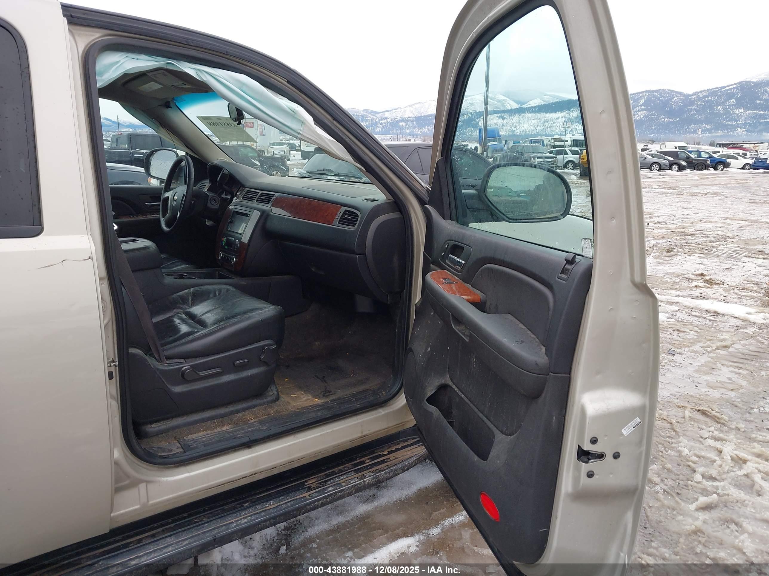 CHEVROLET TAHOE image 5