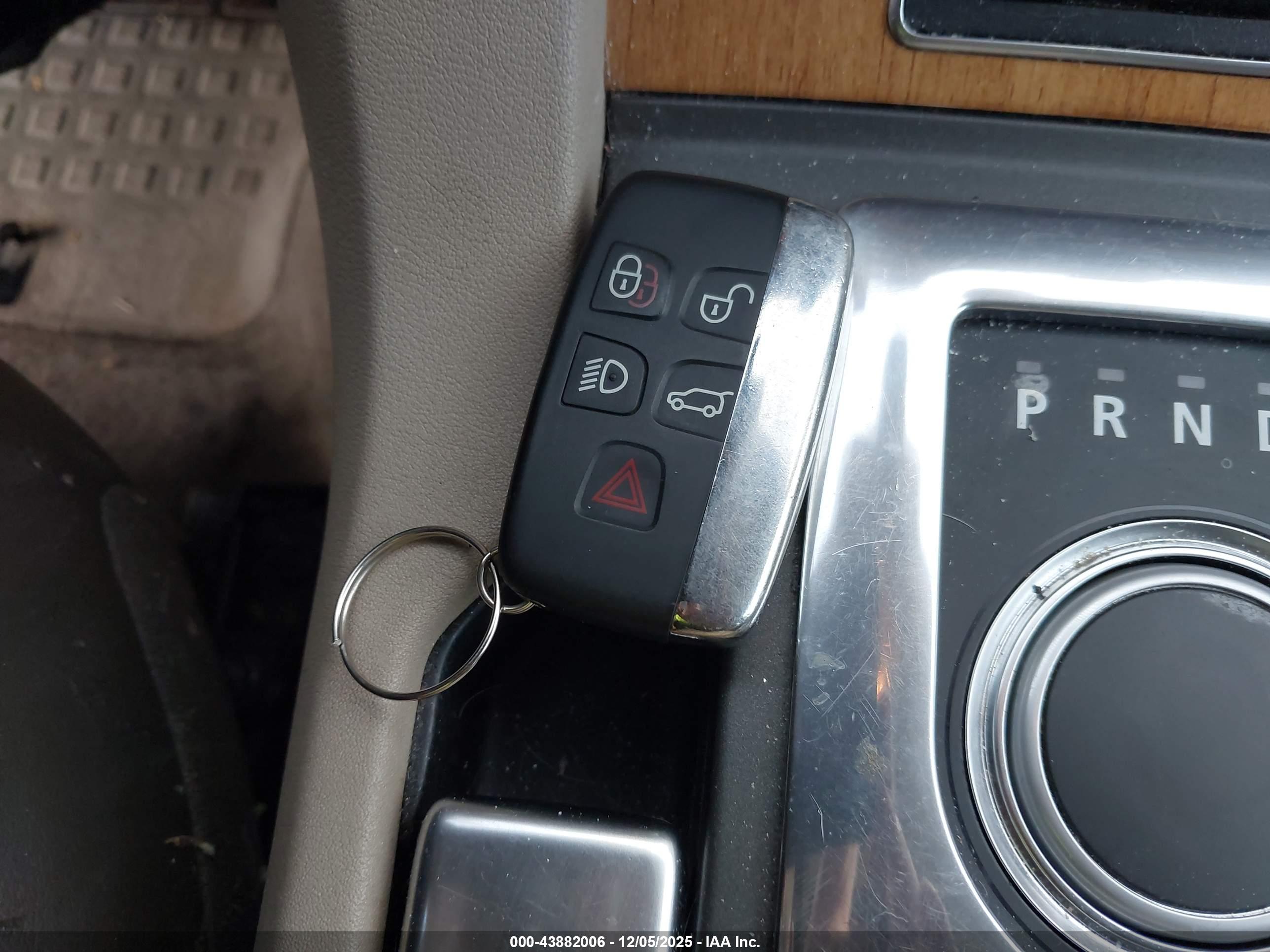 LAND ROVER image 11