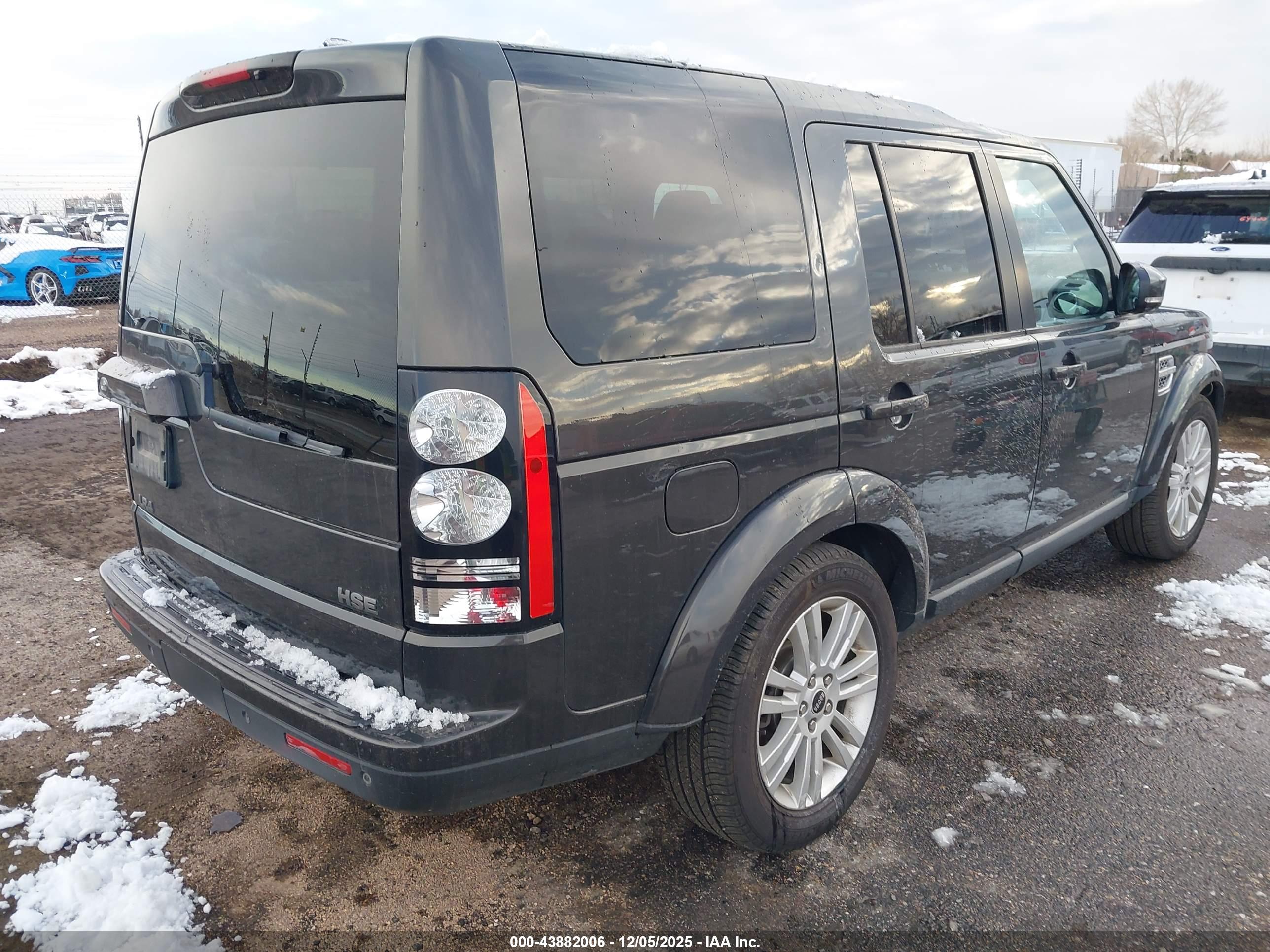 LAND ROVER image 4