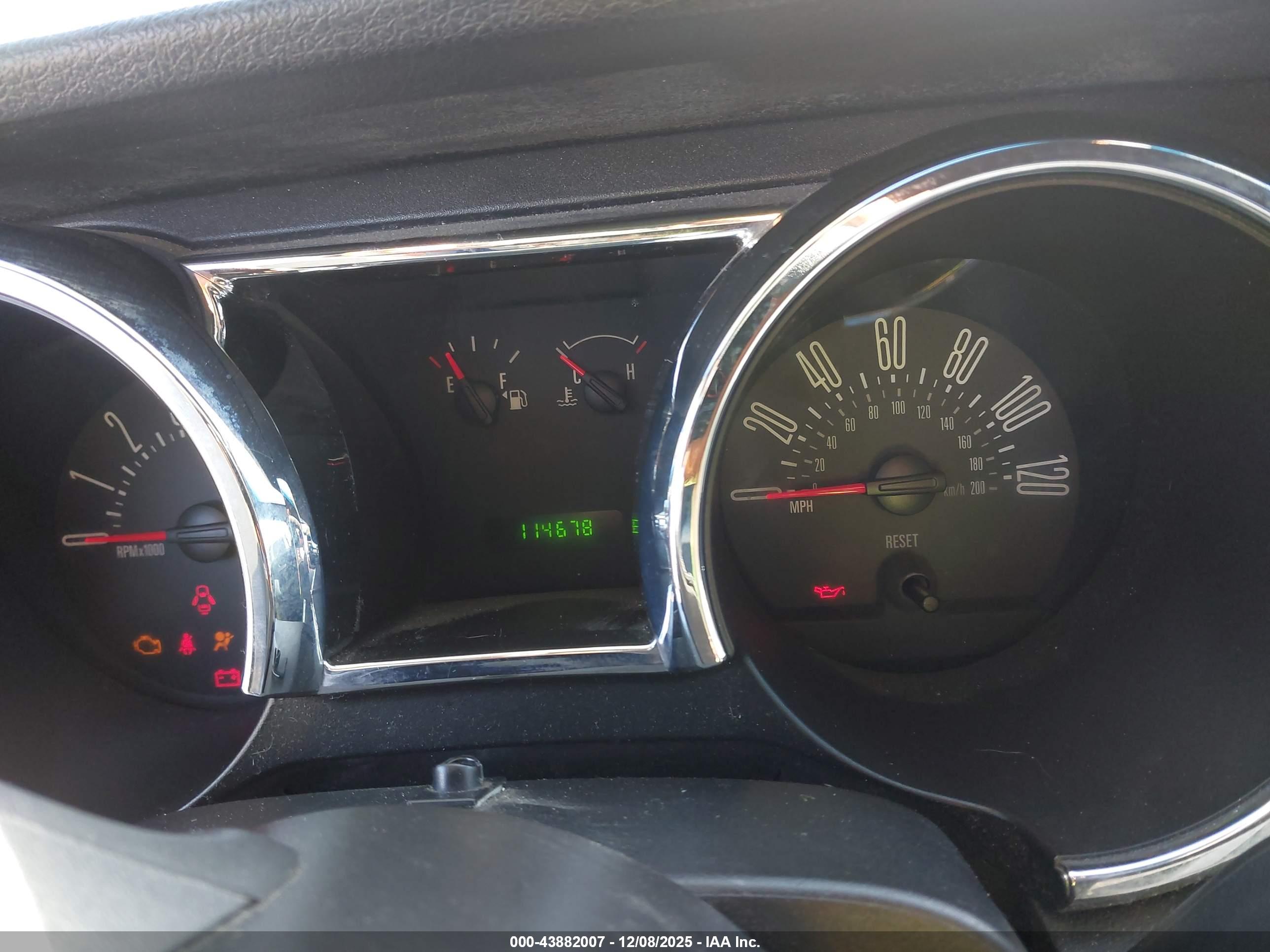 FORD MUSTANG image 7