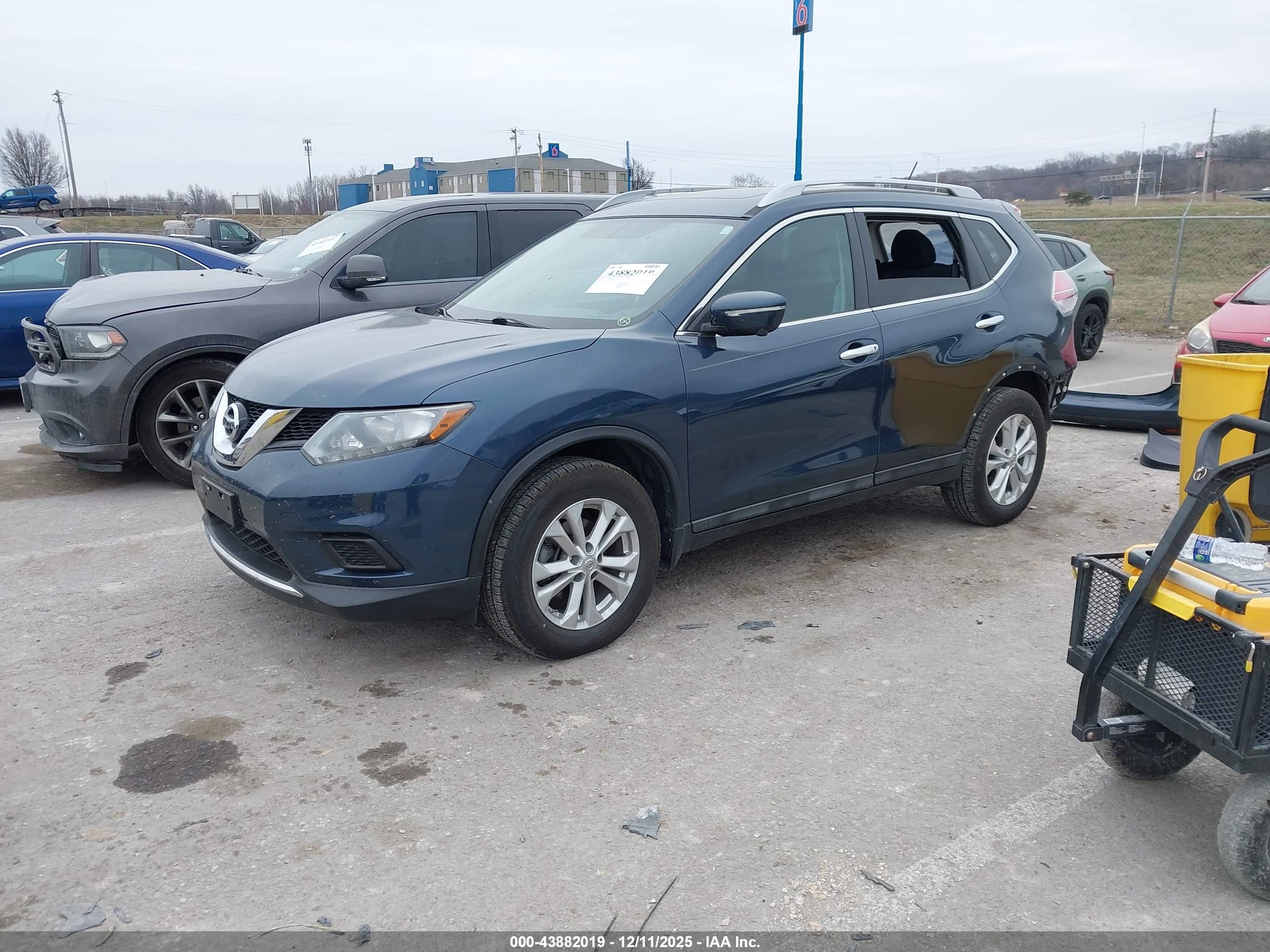 NISSAN ROGUE image 2
