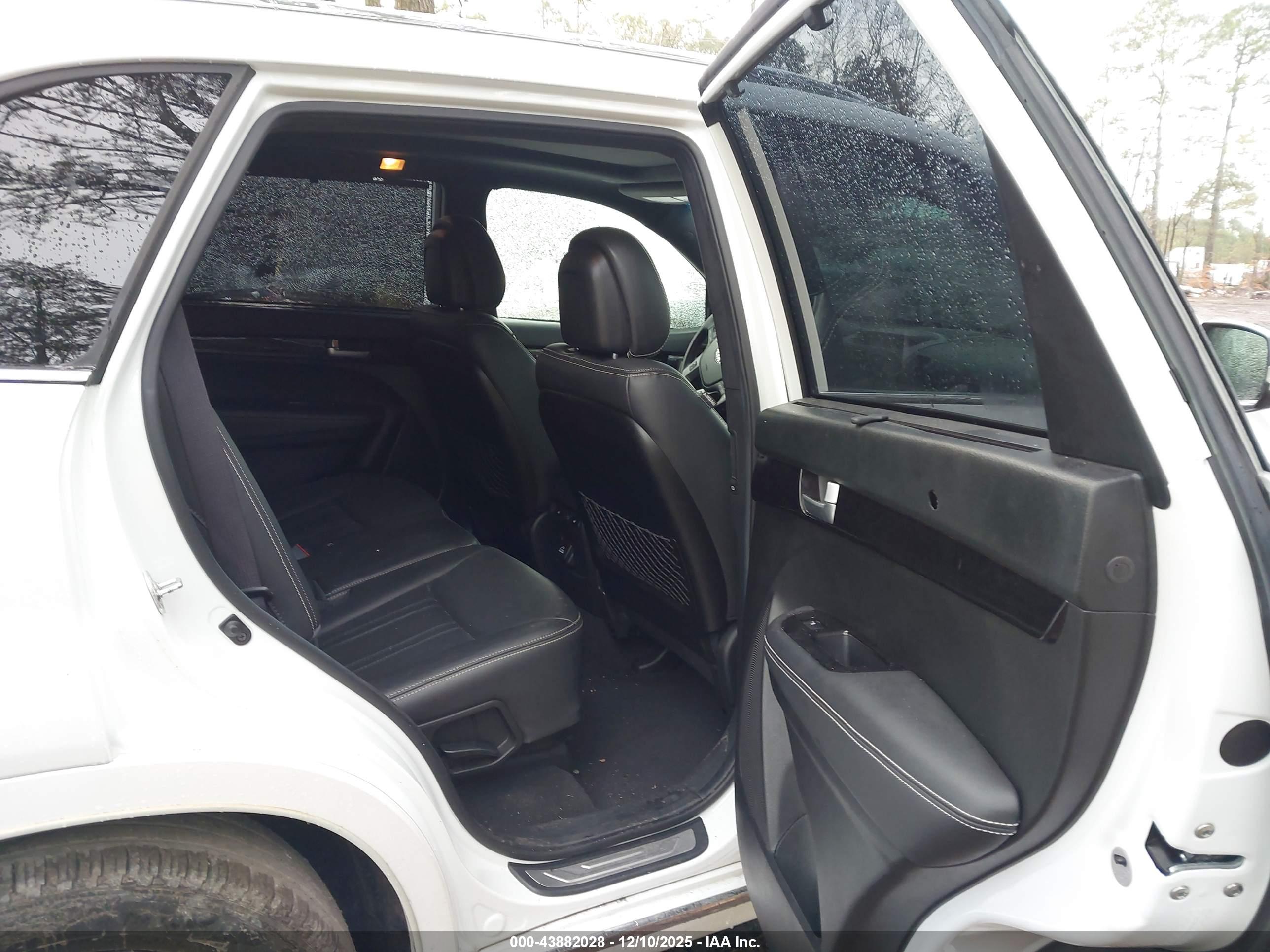 KIA SORENTO image 8