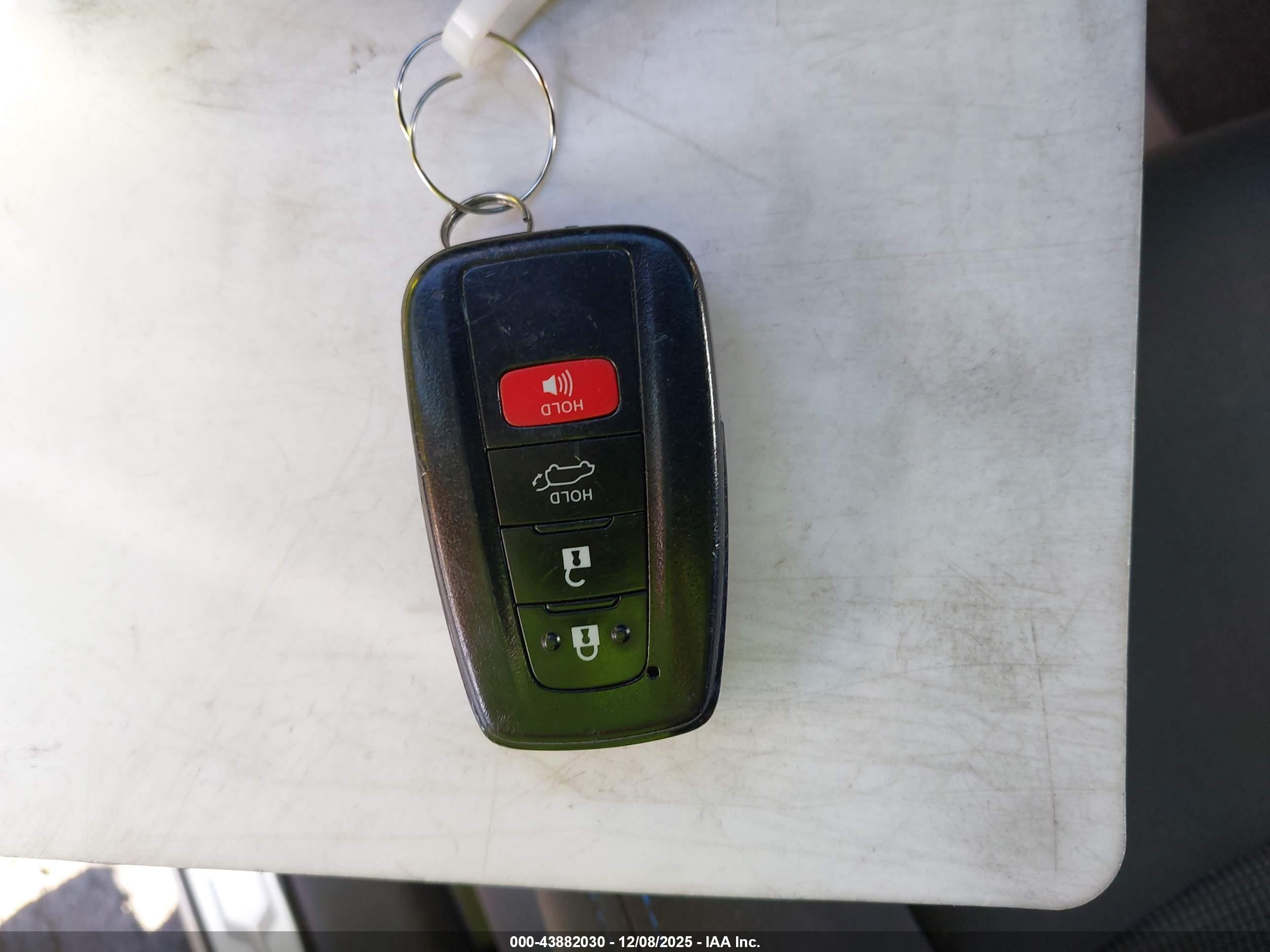 TOYOTA RAV4 image 11