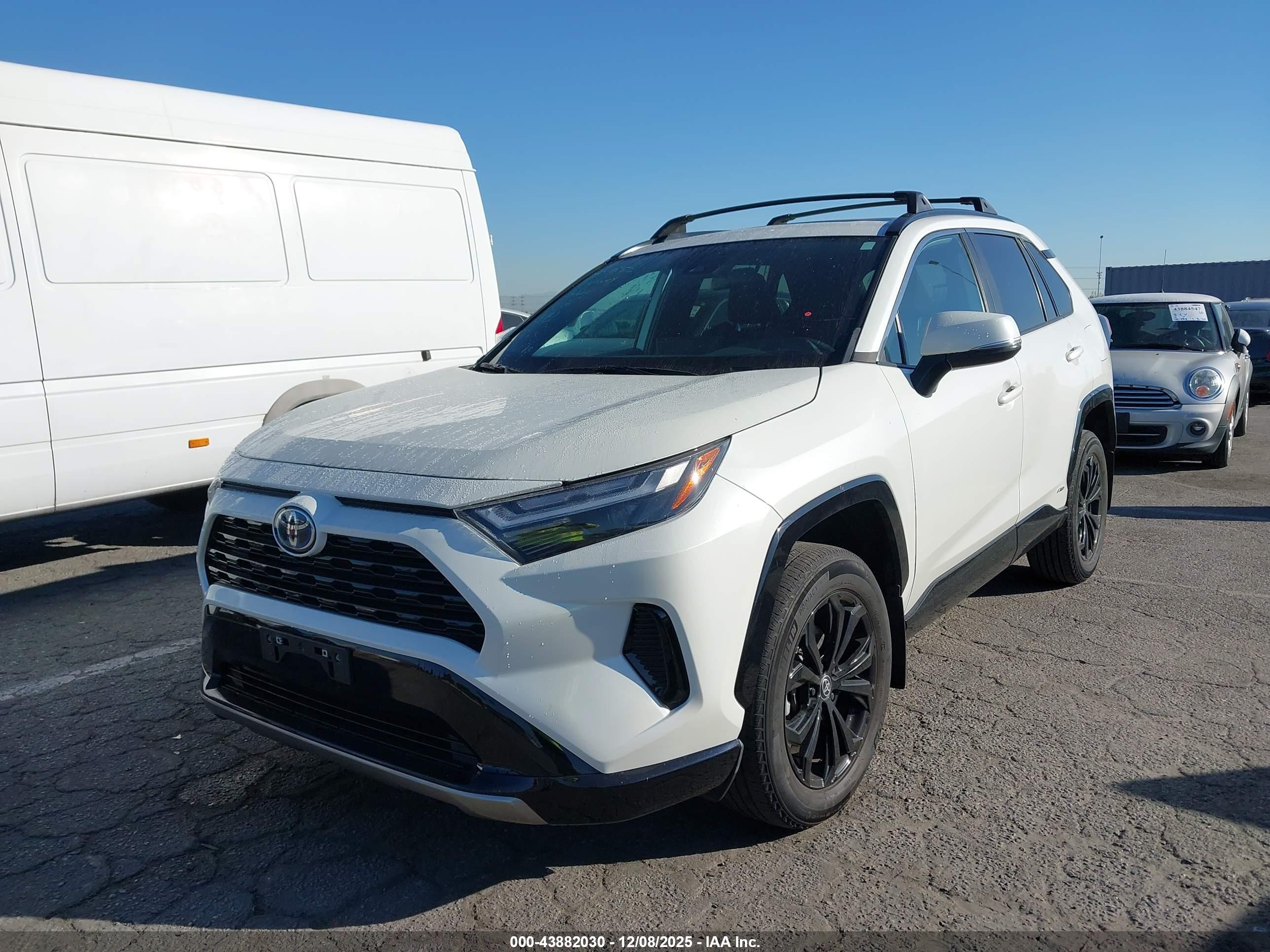 TOYOTA RAV4 image 2