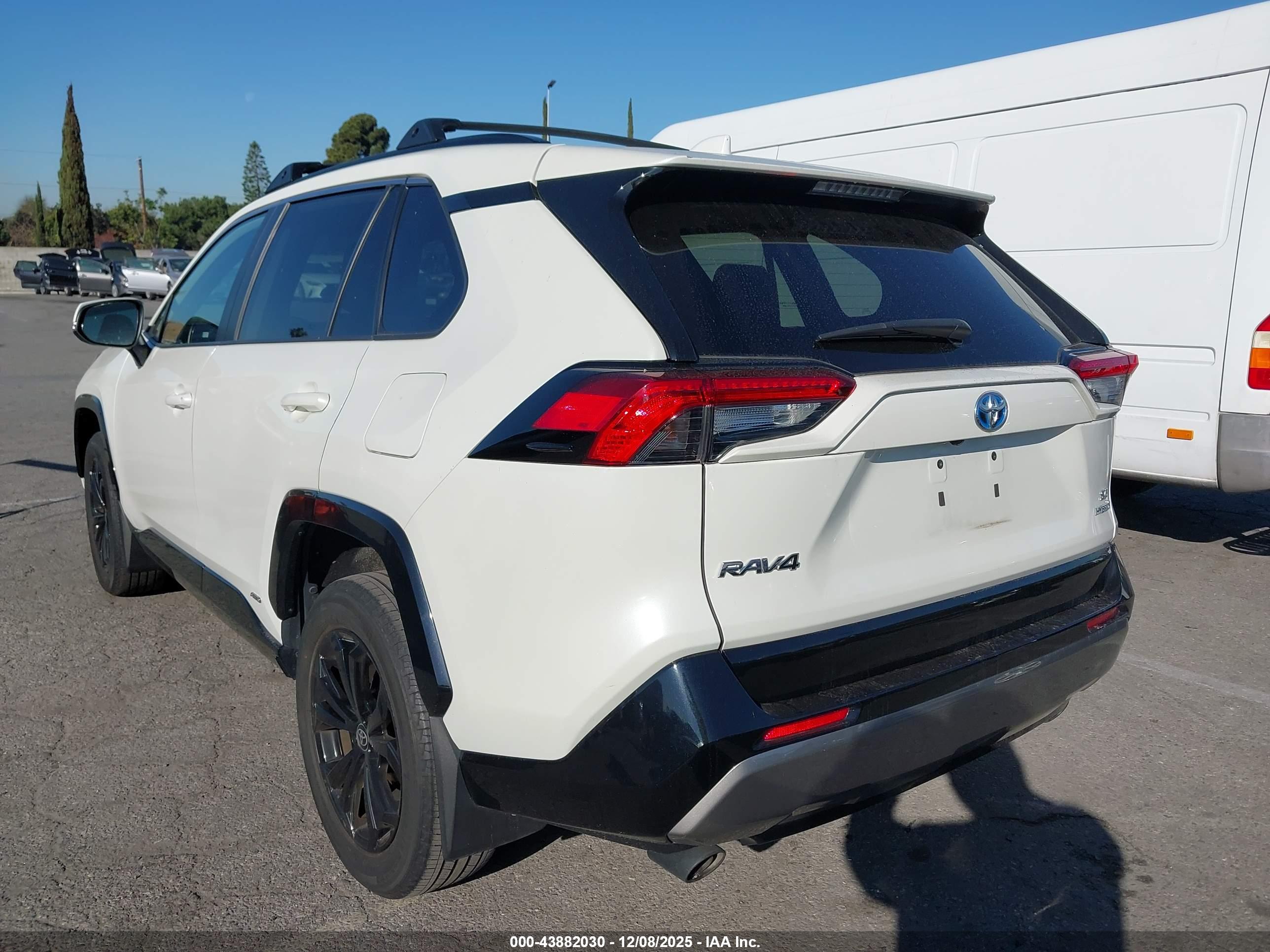 TOYOTA RAV4 image 3