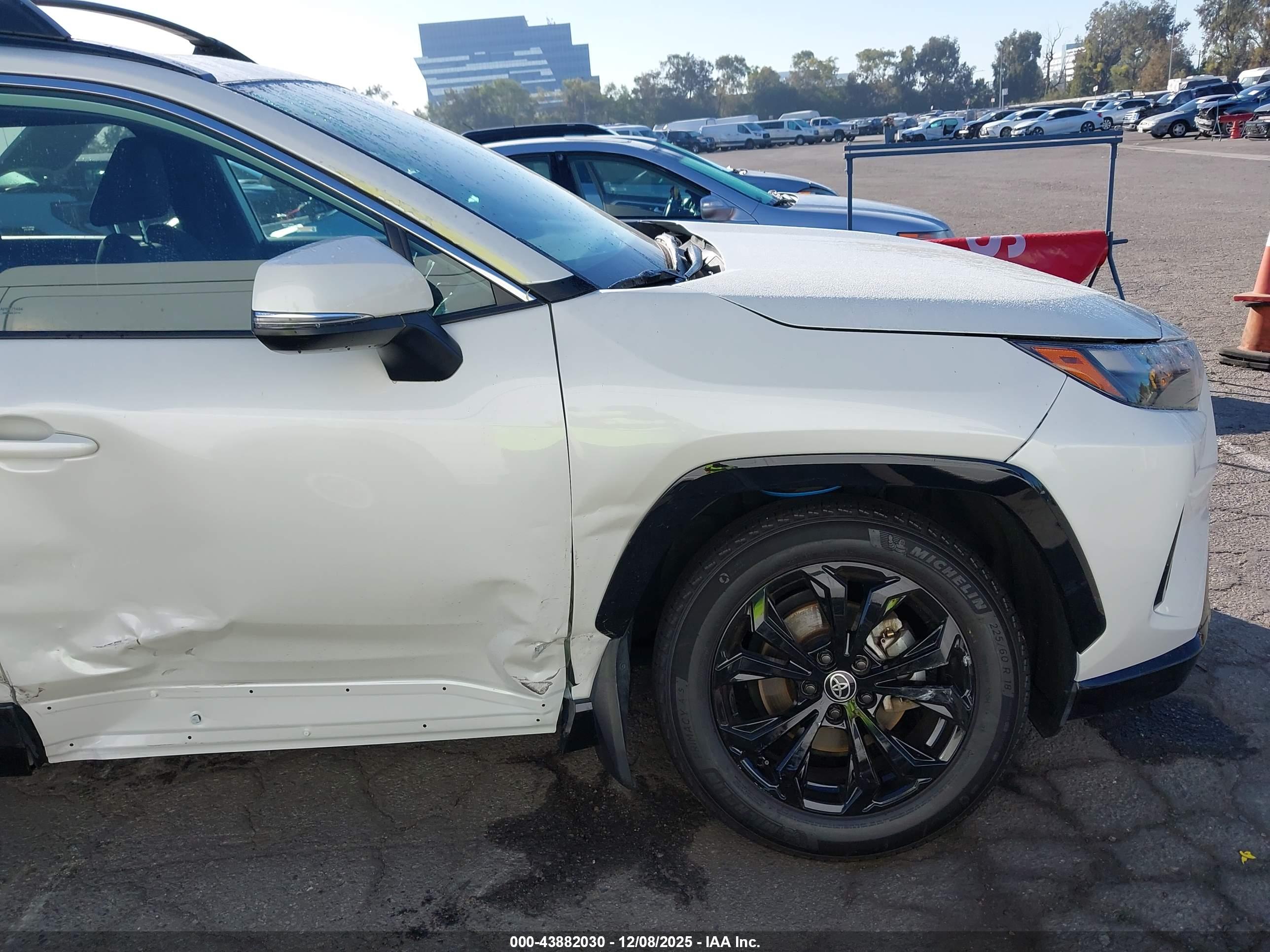 TOYOTA RAV4 image 6