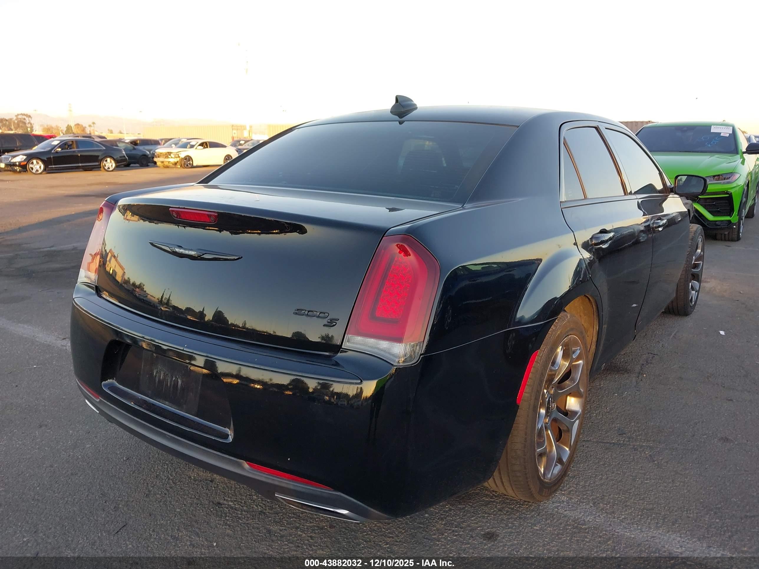 CHRYSLER 300 image 4