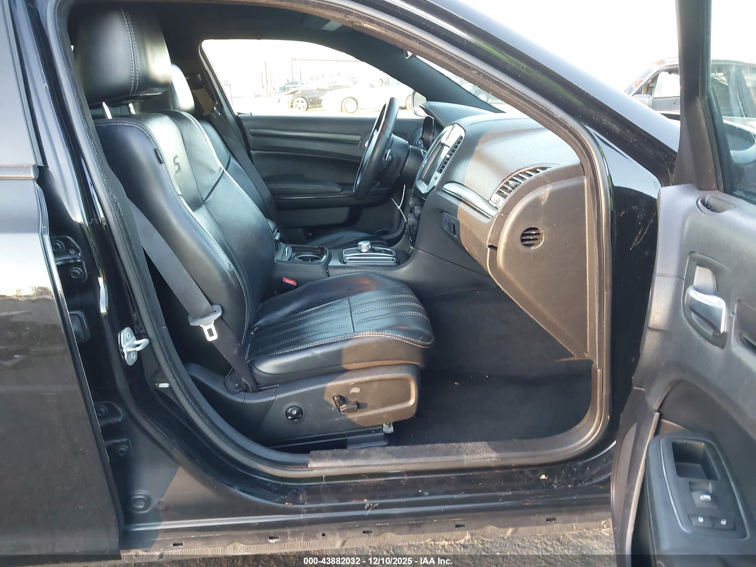 CHRYSLER 300 image 5
