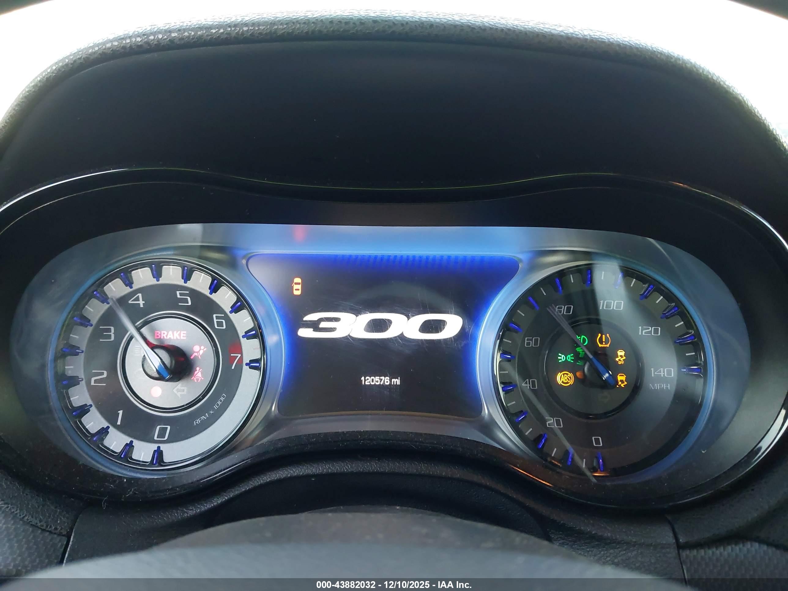 CHRYSLER 300 image 7