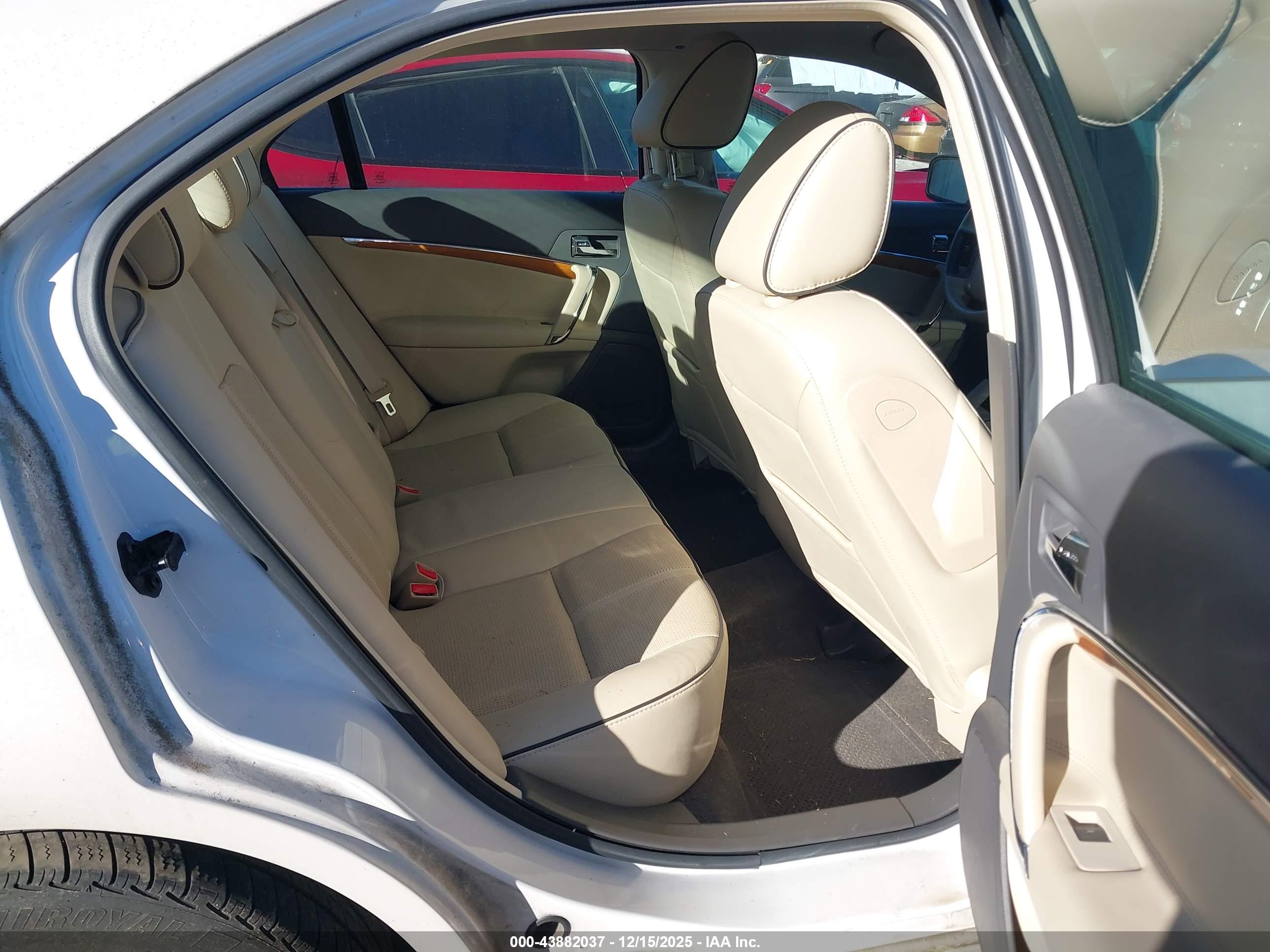LINCOLN MKZ image 8