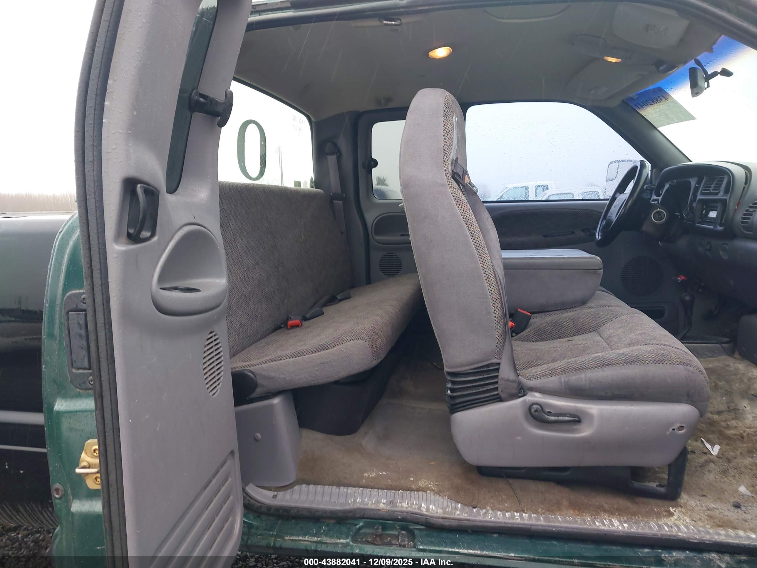 DODGE RAM image 8