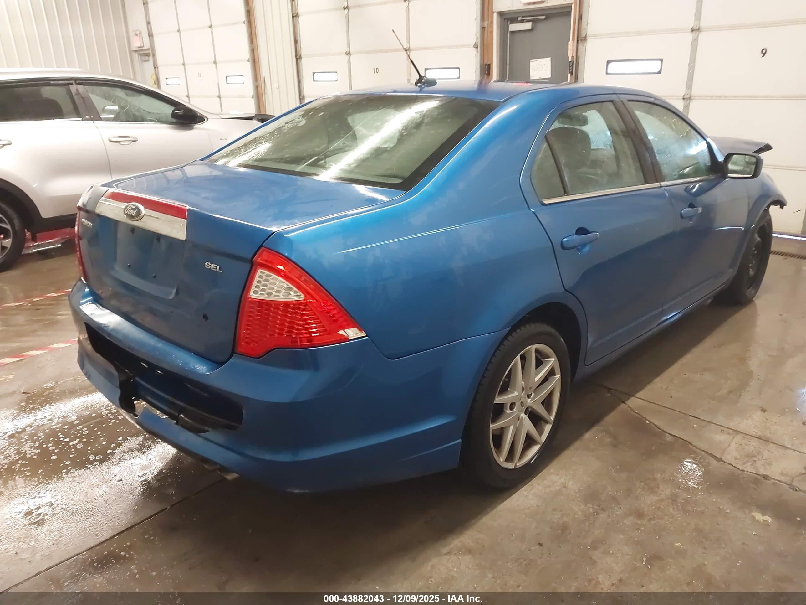 FORD FUSION image 4