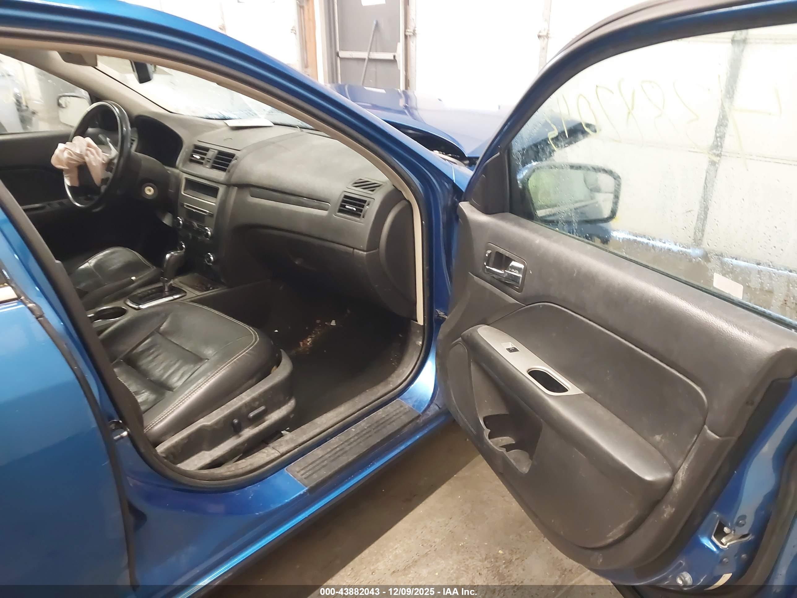 FORD FUSION image 5