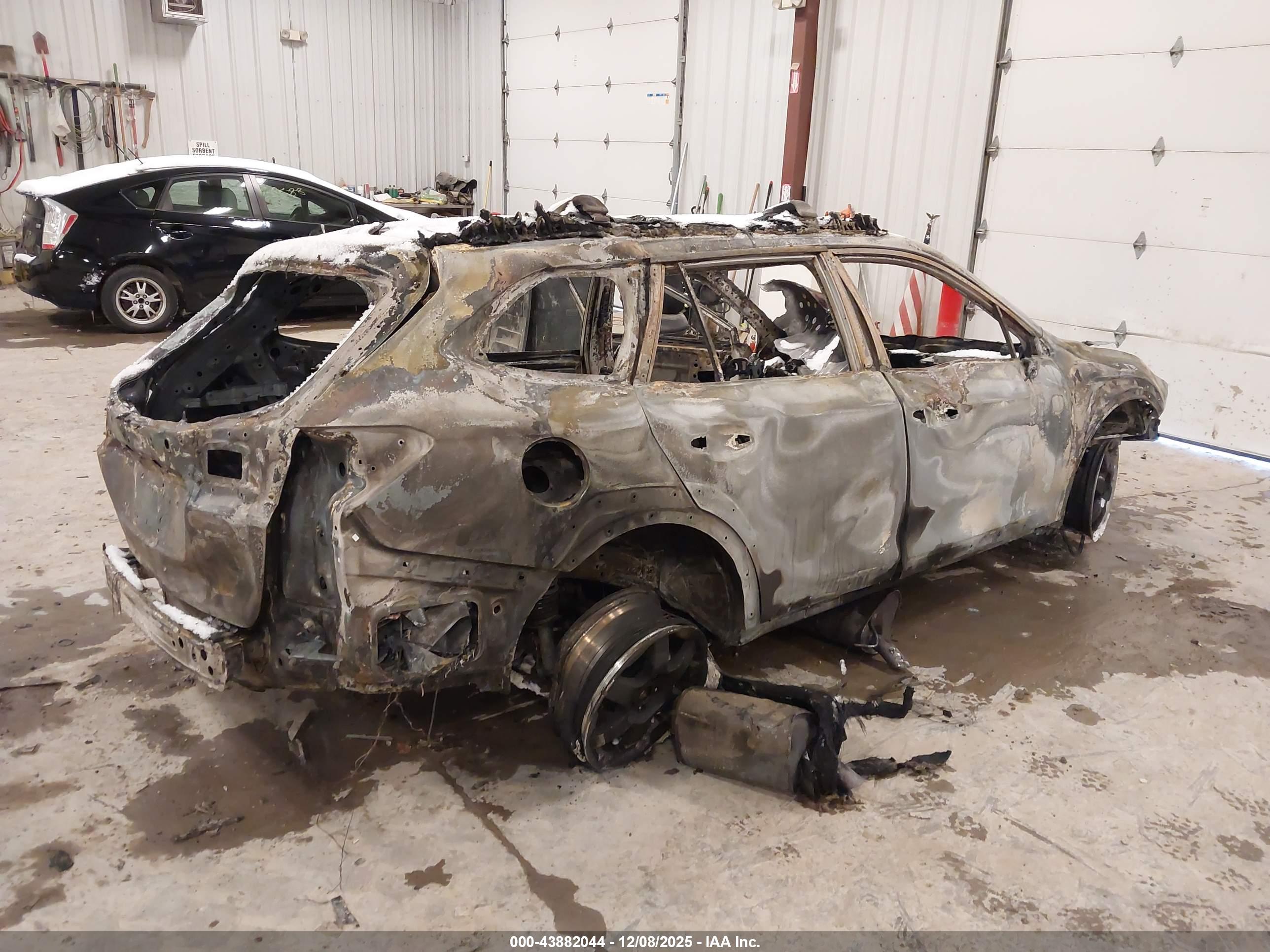 SUBARU OUTBACK image 4