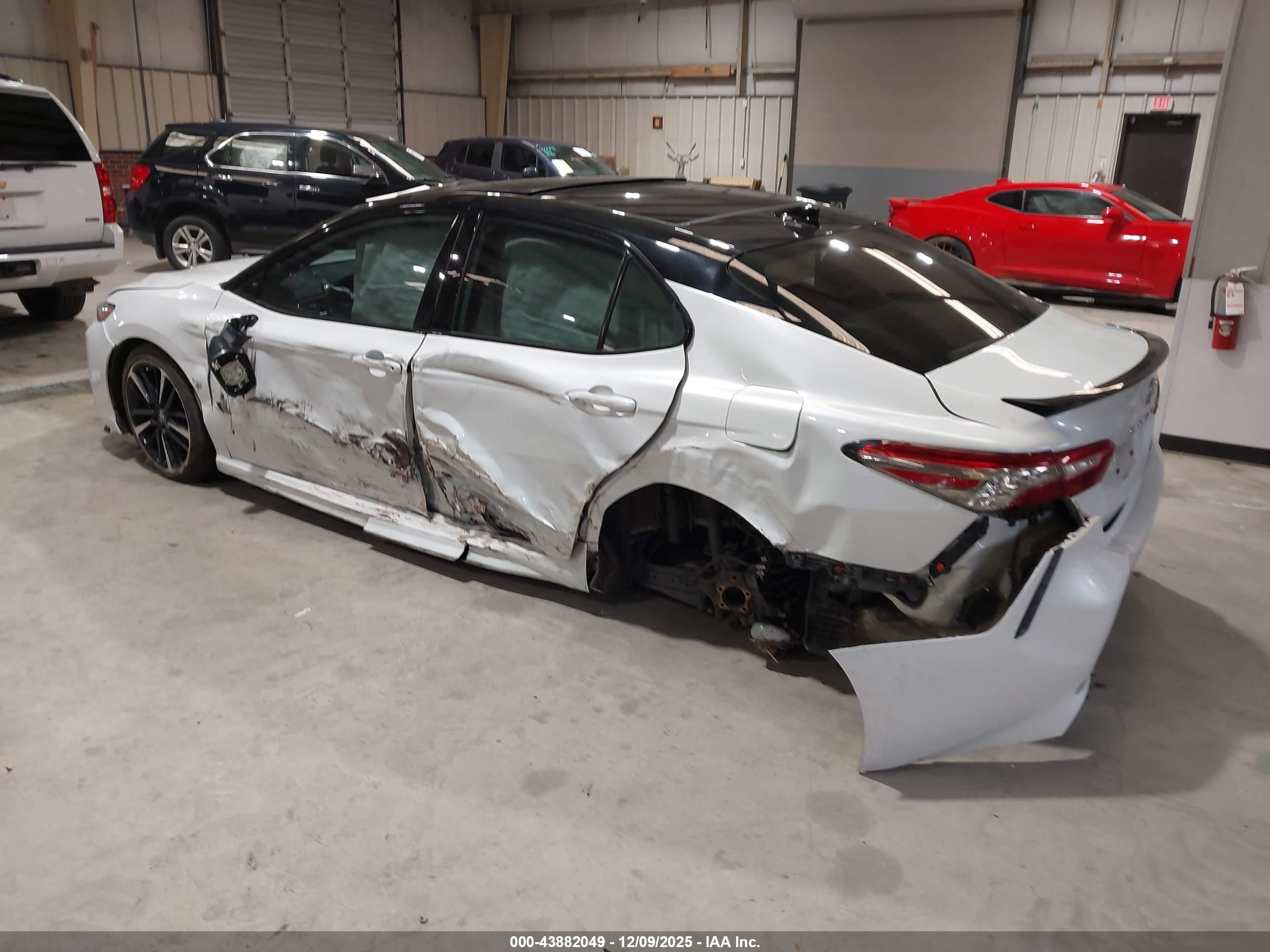 TOYOTA CAMRY image 3