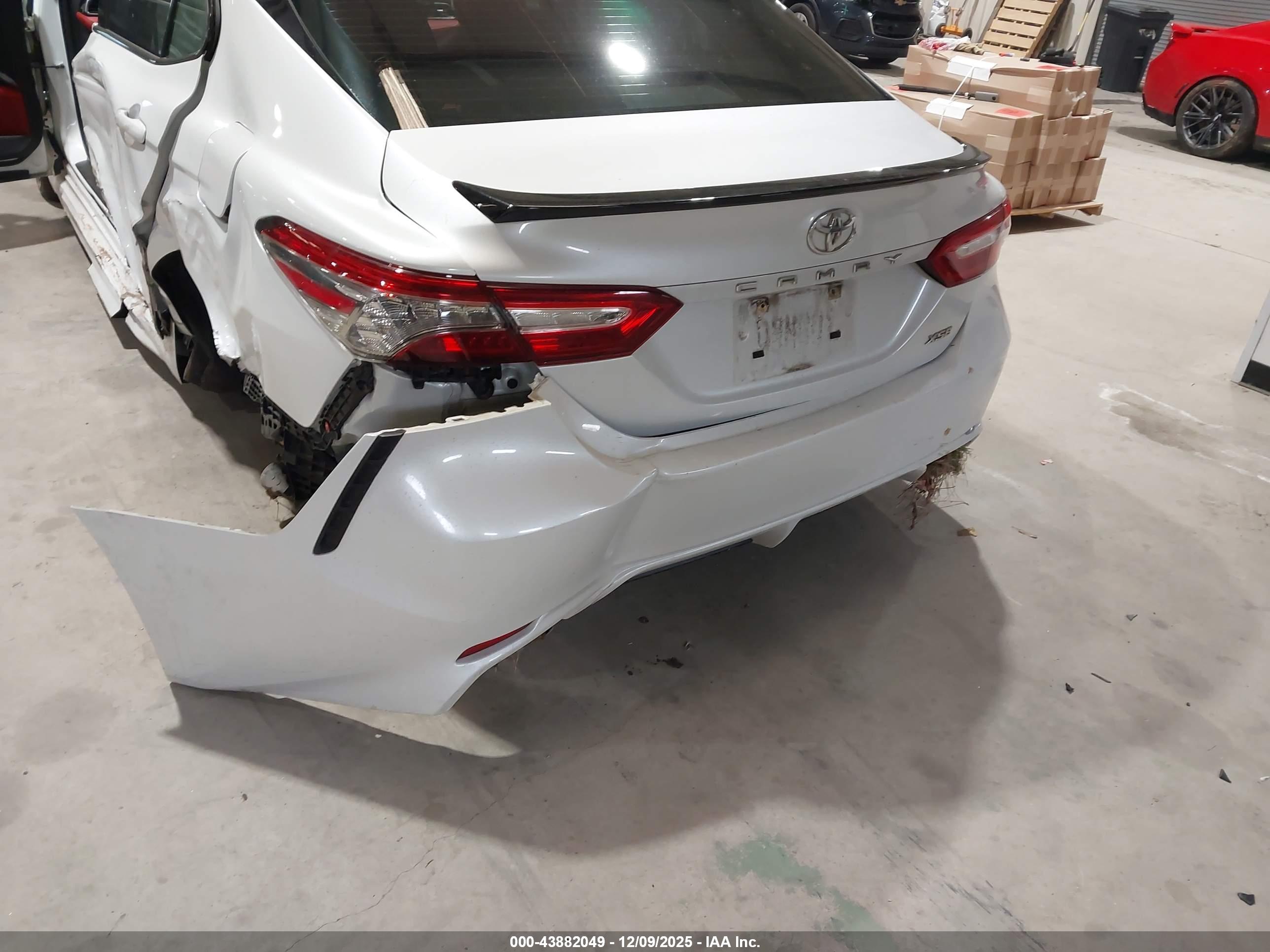 TOYOTA CAMRY image 6