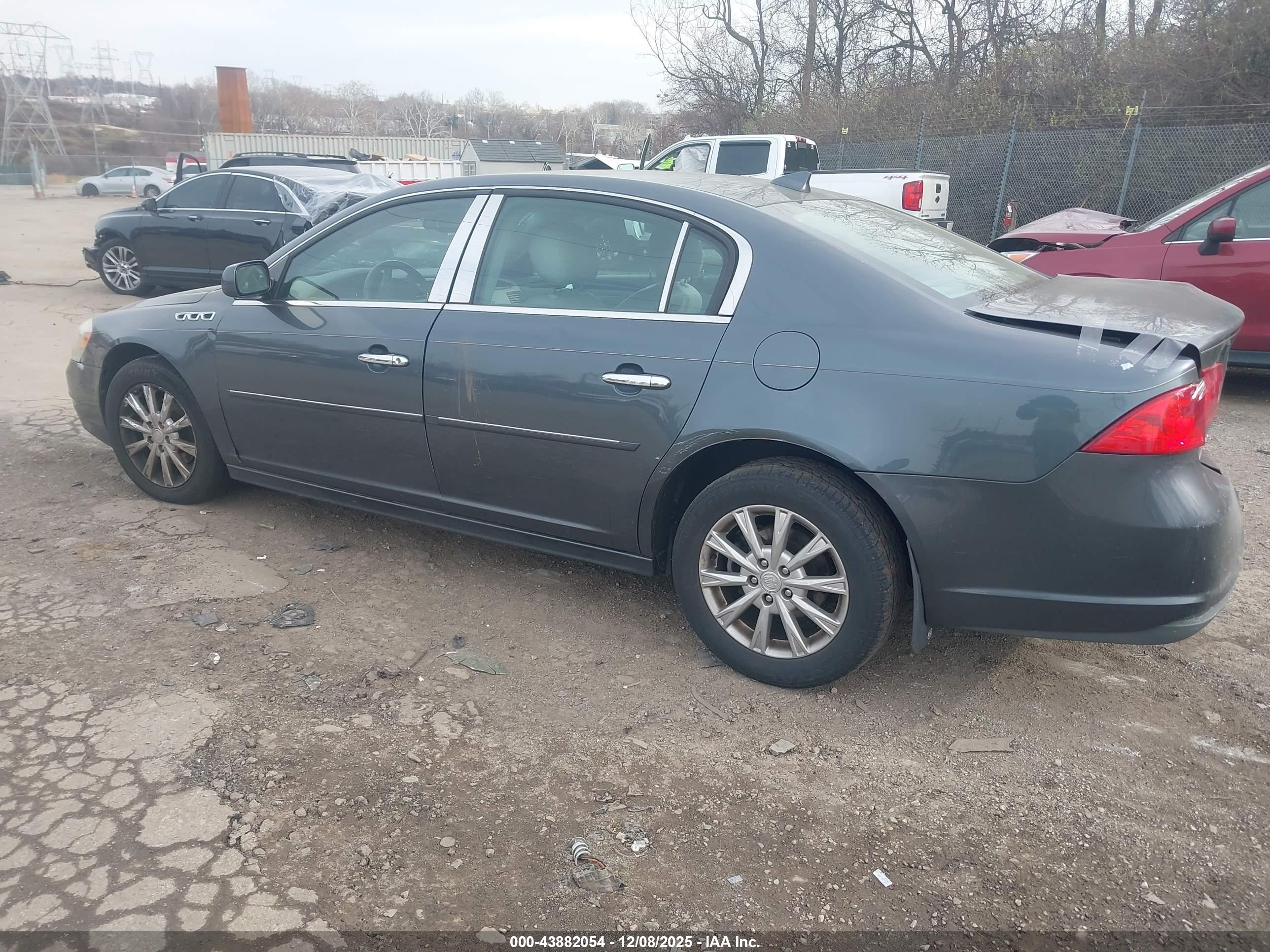 BUICK LUCERNE image 3