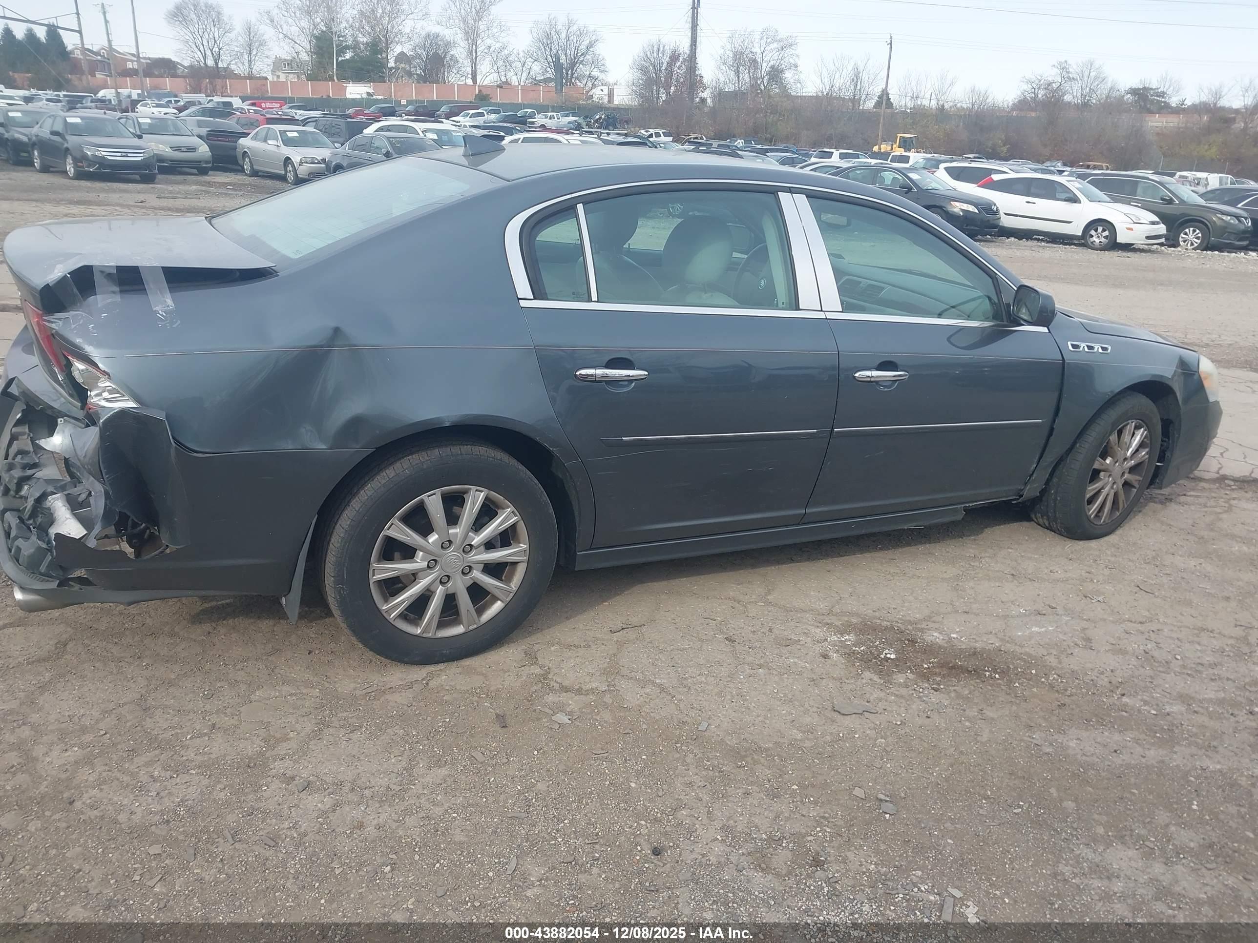 BUICK LUCERNE image 4