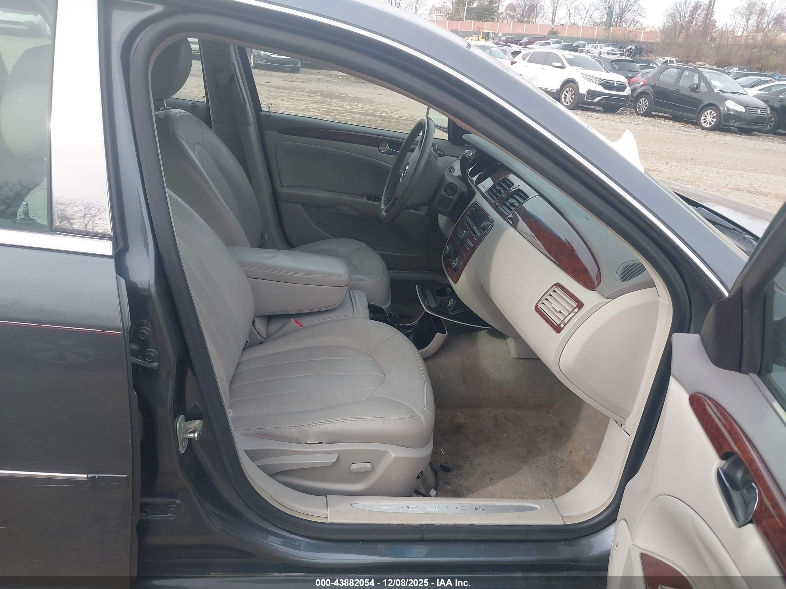 BUICK LUCERNE image 5