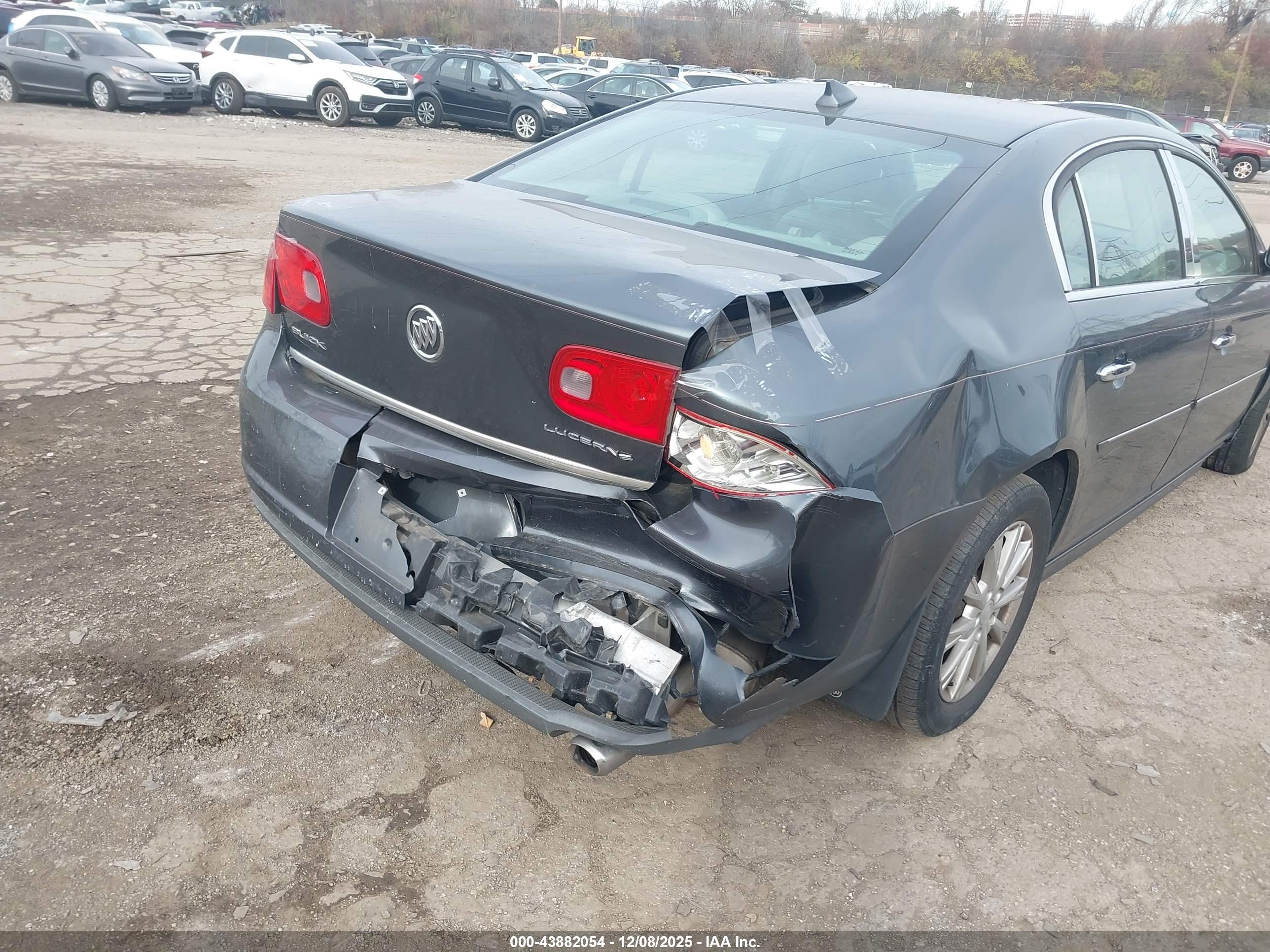 BUICK LUCERNE image 6