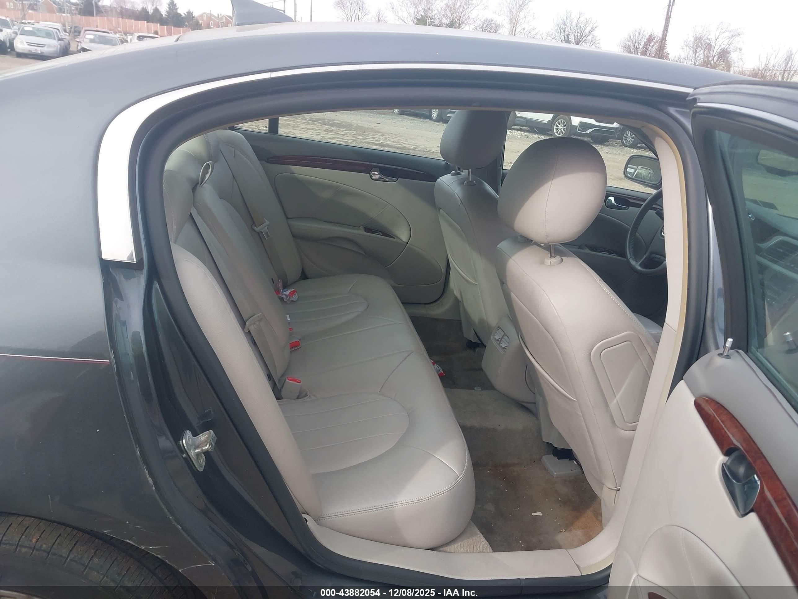BUICK LUCERNE image 8