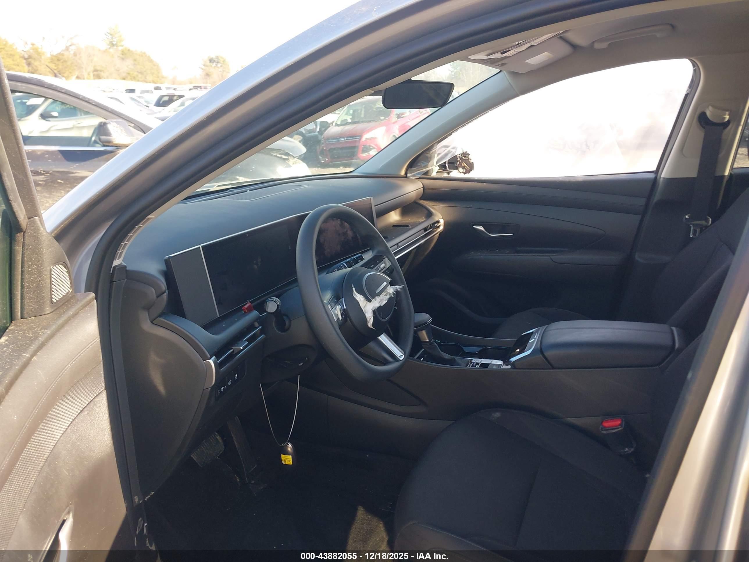 HYUNDAI TUCSON image 5