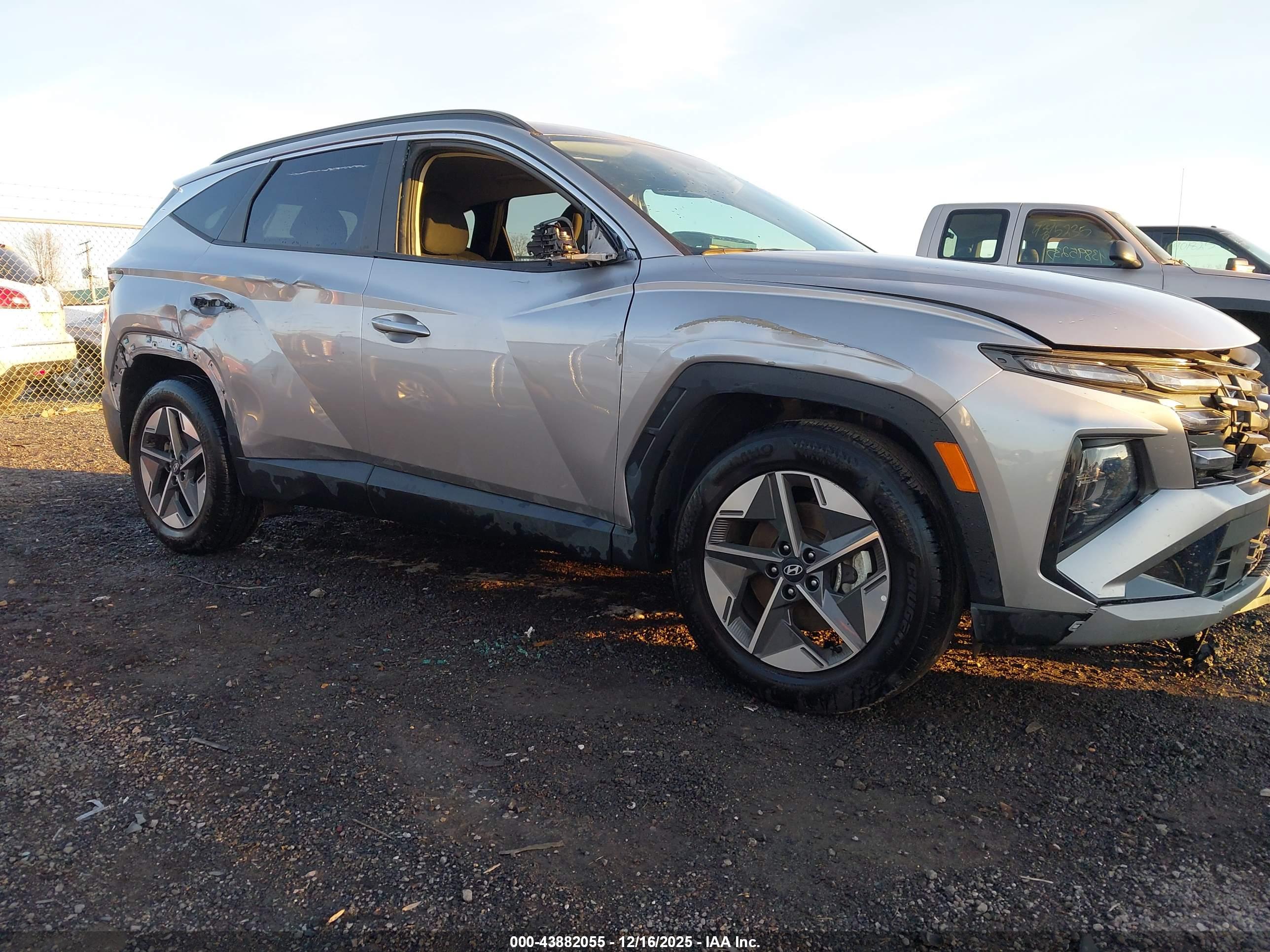 HYUNDAI TUCSON image 6