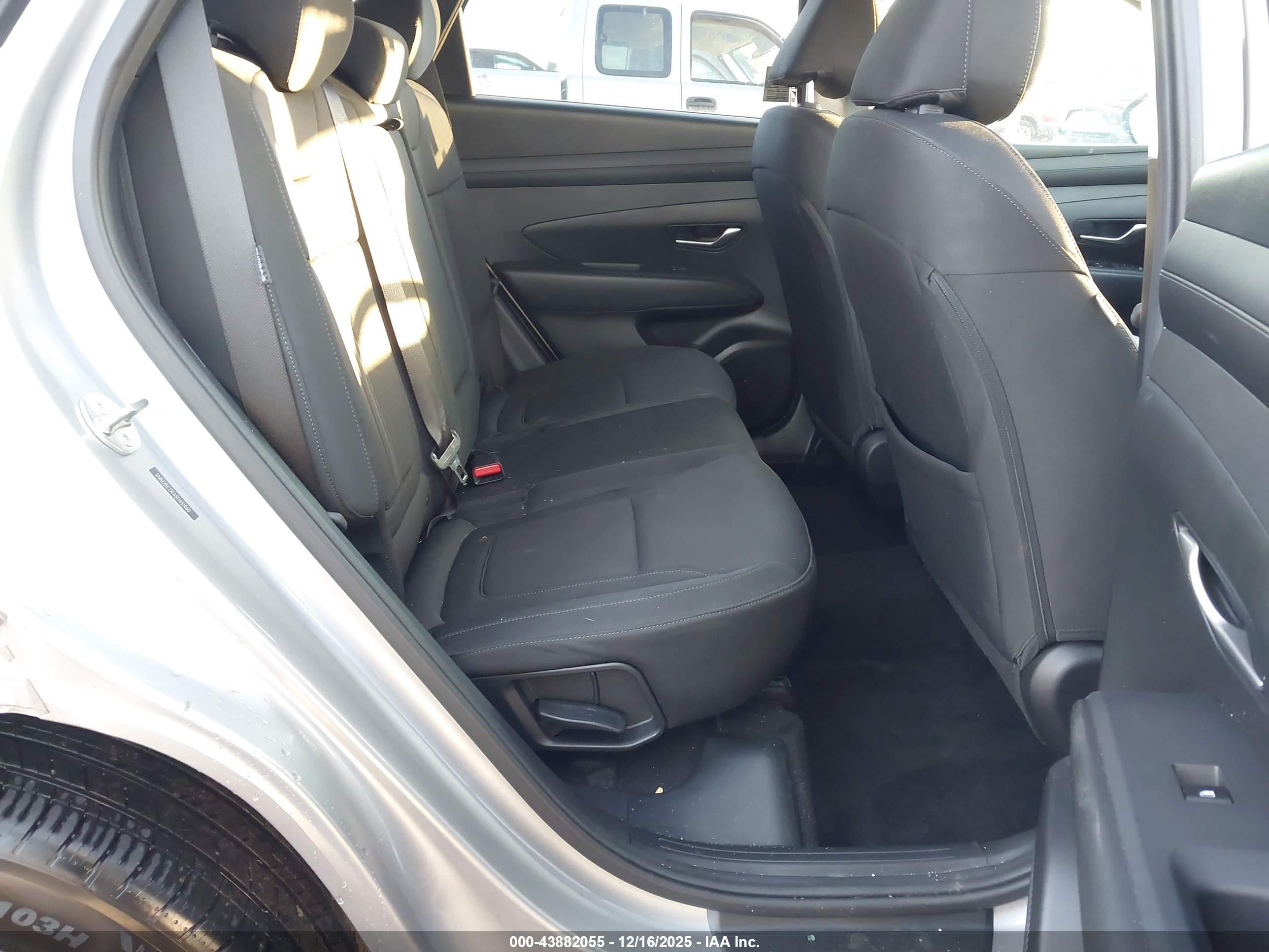 HYUNDAI TUCSON image 8