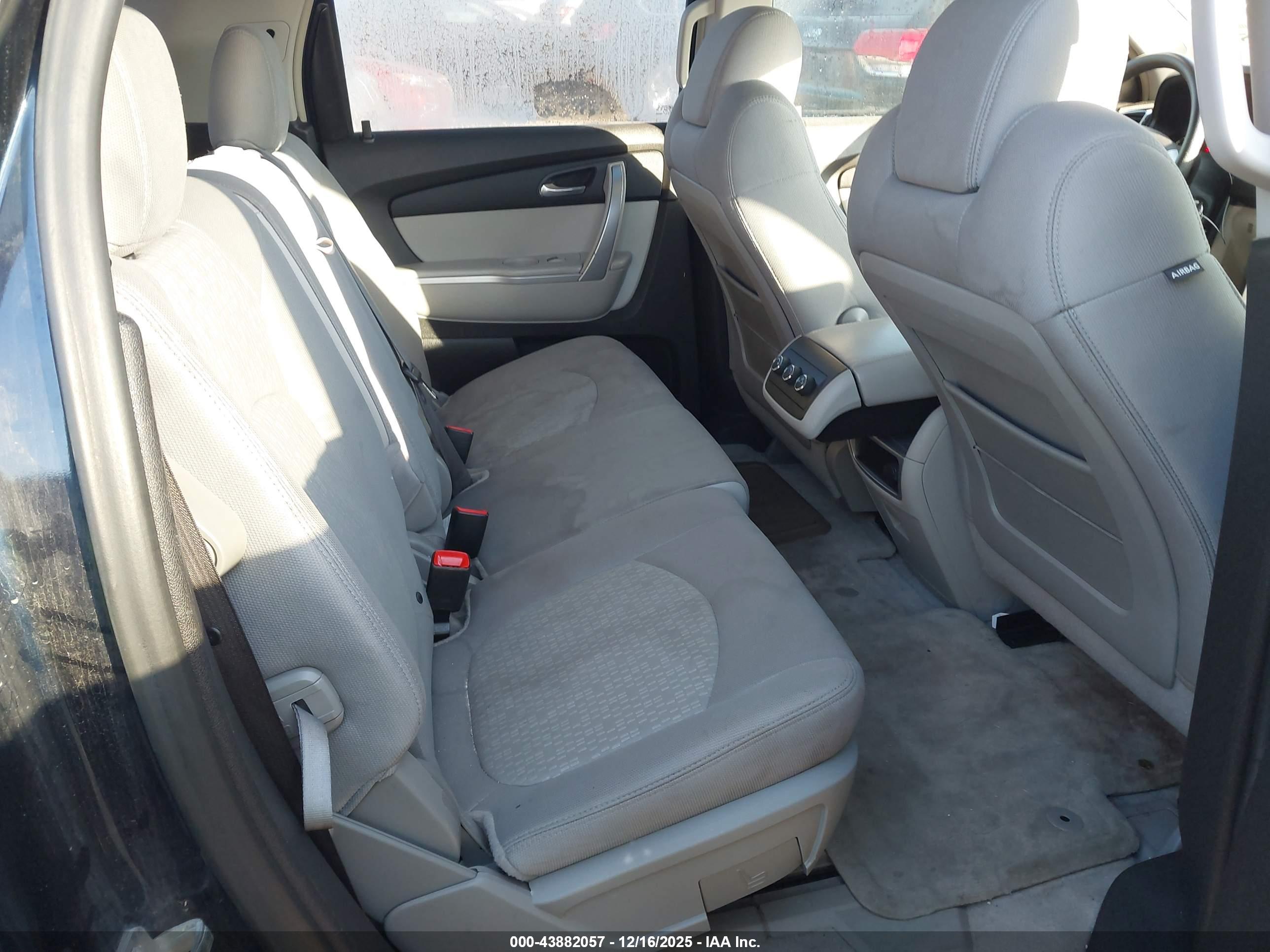 GMC ACADIA image 8